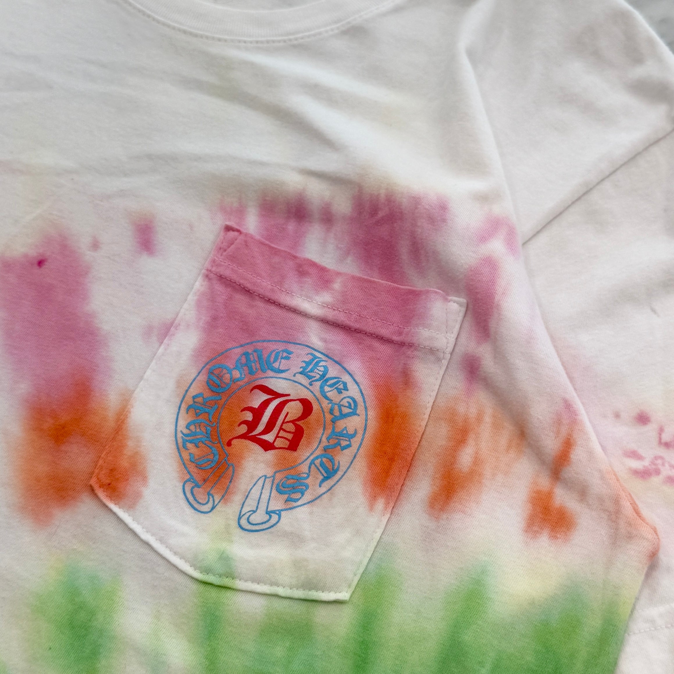 CHROME HEARTS × BELLA HADID Tie Dye Dyeing Initial Horseshoe Print Tee Size L クロムハーツ × ベラハディッド タイダイ染め イニシャル ホースシュープリント Tシャツ サイズL