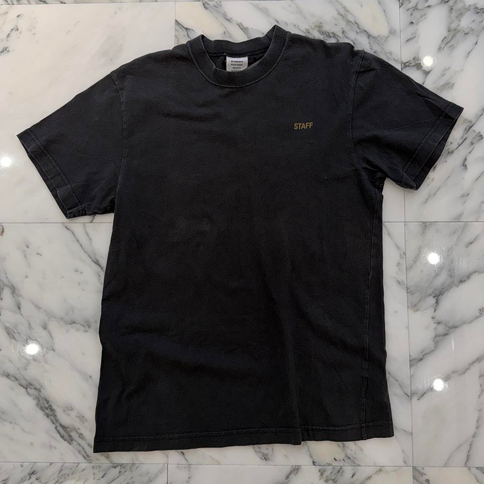 VETEMENTS 2018SS STAFF Logo Print Tee WAH18TR16 Size M ヴェトモン スタッフロゴ プリント Tシャツ サイズM