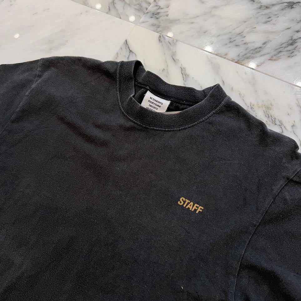 VETEMENTS 2018SS STAFF Logo Print Tee WAH18TR16 Size M ヴェトモン スタッフロゴ プリント Tシャツ サイズM
