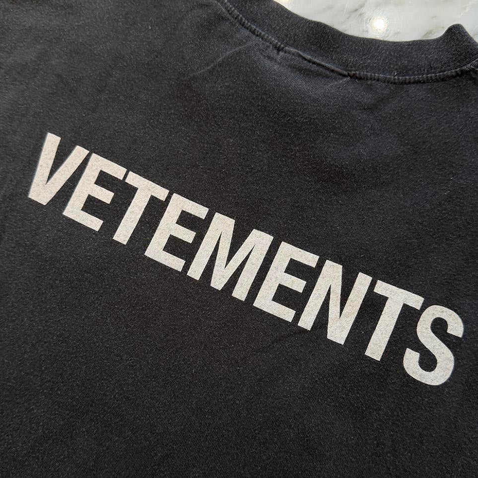 VETEMENTS 2018SS STAFF Logo Print Tee WAH18TR16 Size M ヴェトモン スタッフロゴ プリント Tシャツ サイズM