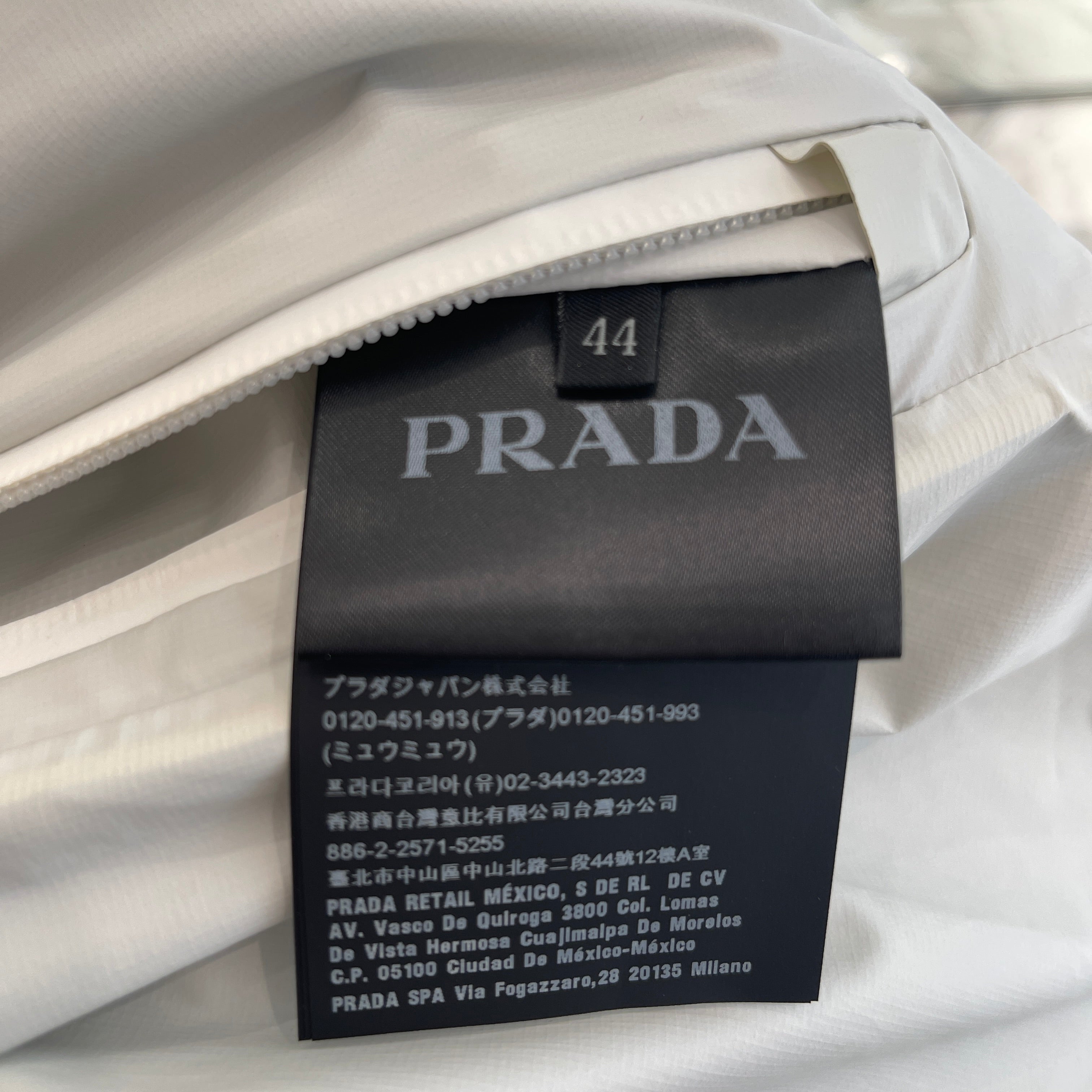 PRADA 2018AW Light Re-Nylon Hooded Jacket SGB035 S191 1T2Y Size 44