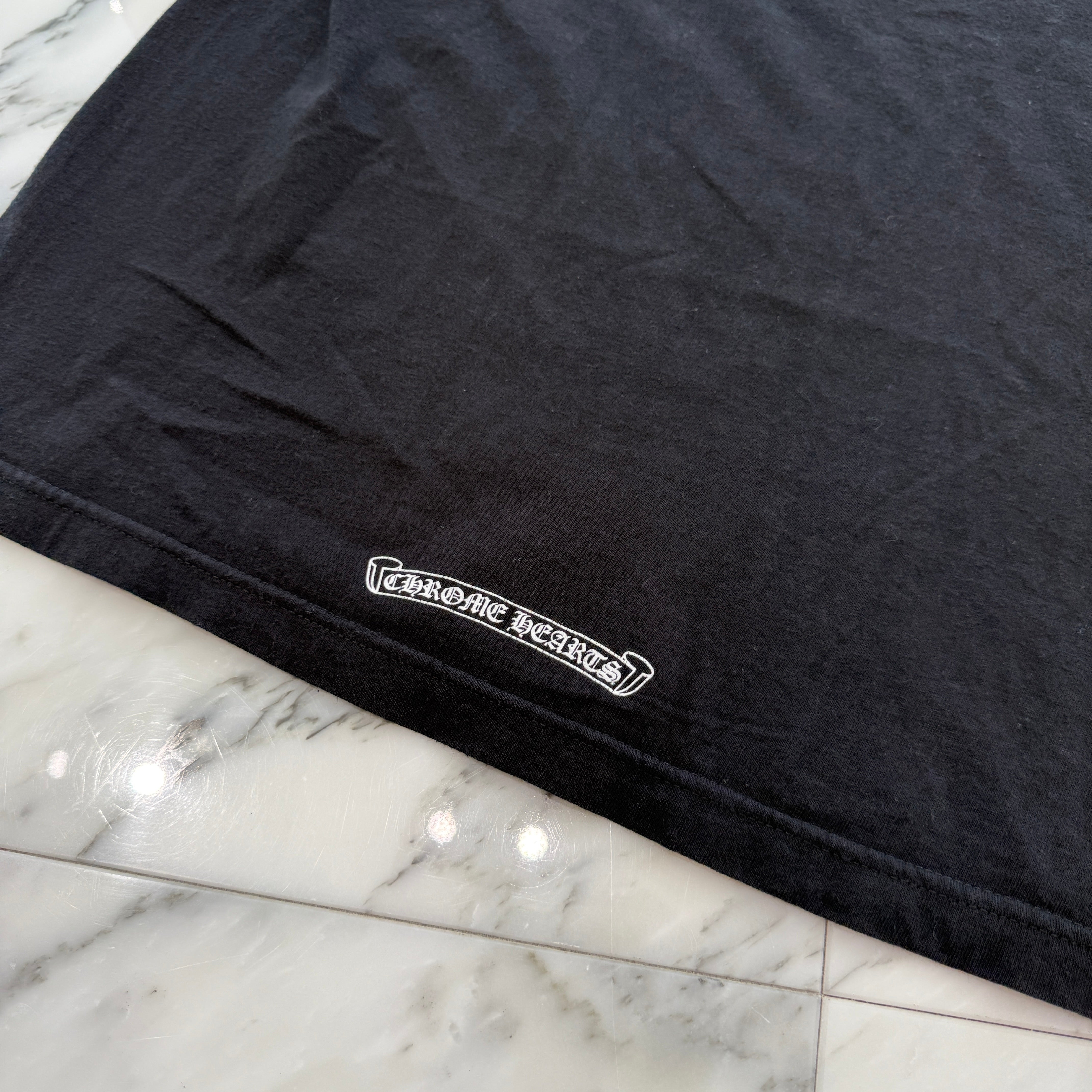 CHROME HEARTS × OFF-WHITE TOKYO Limited Scroll Logo Tee Size M クロムハーツ × オフホワイト 東京限定 スクロールロゴ Tシャツ サイズM