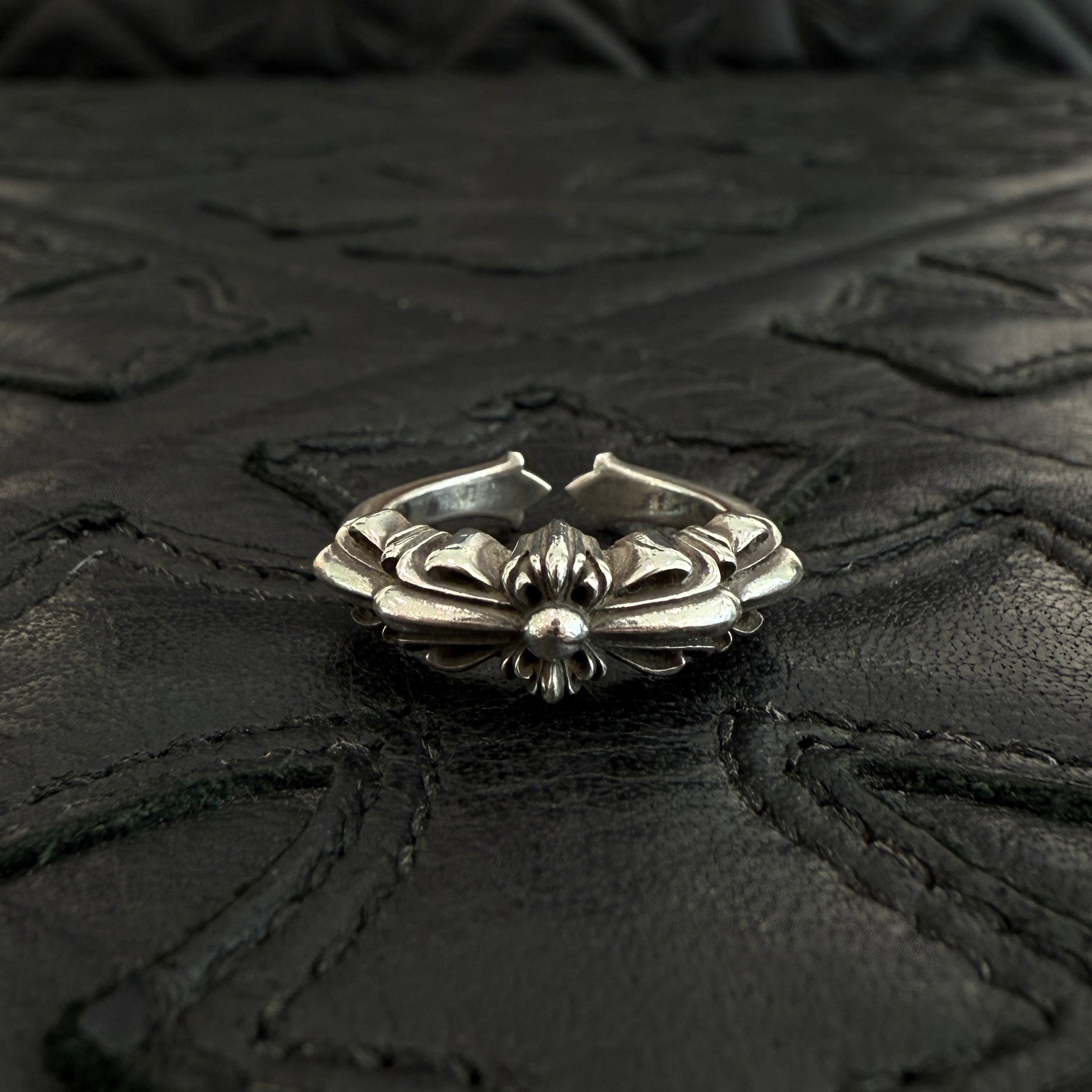 CHROME HEARTS Baby Classic Double Floral Cross Ring Size 8号