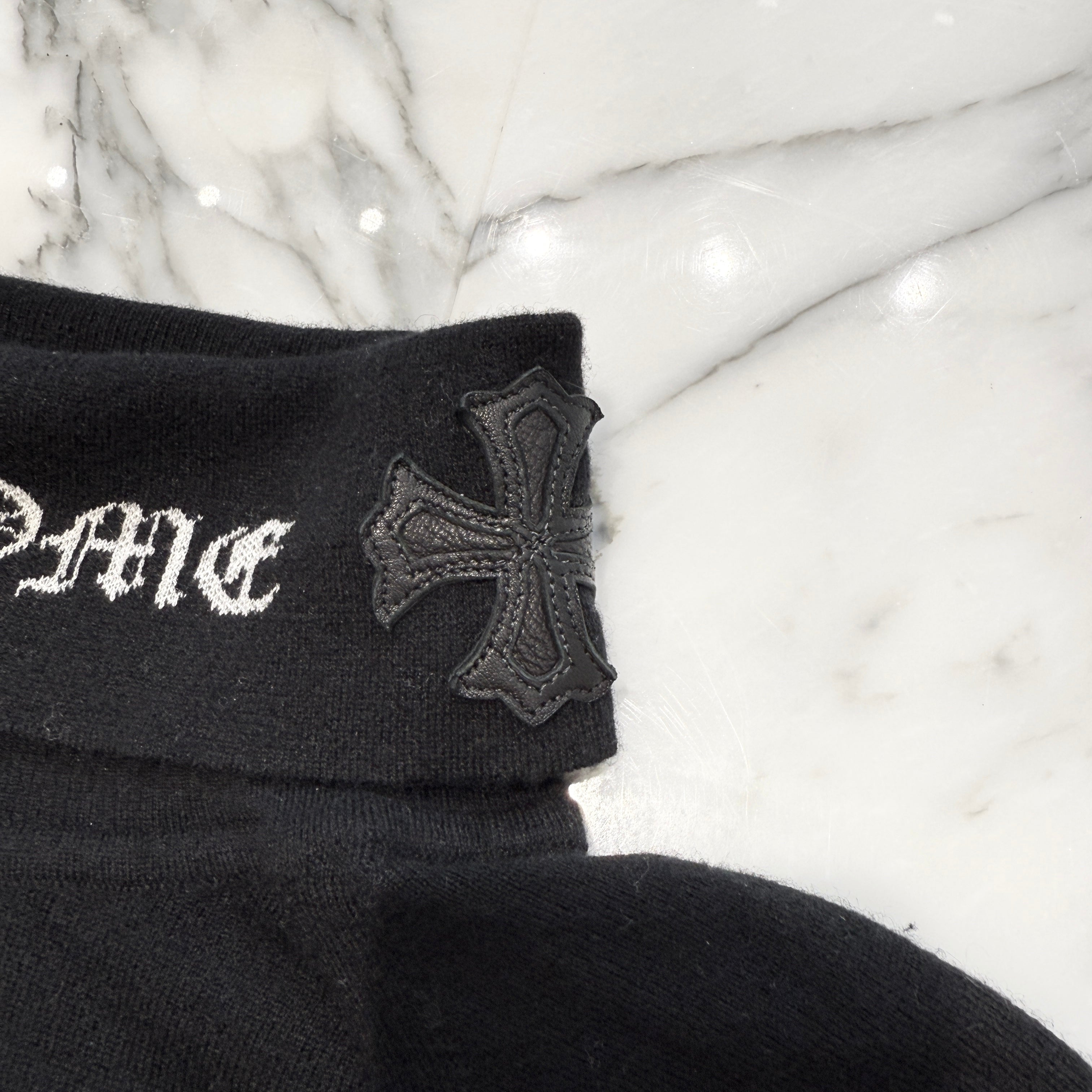 CHROME HEARTS Neck Logo Leather Cross Patch Cashmere Turtleneck Knit Sweater Size M クロムハーツ ネックロゴ レザークロスパッチ カシミヤ タートルネック ニット セーター サイズM