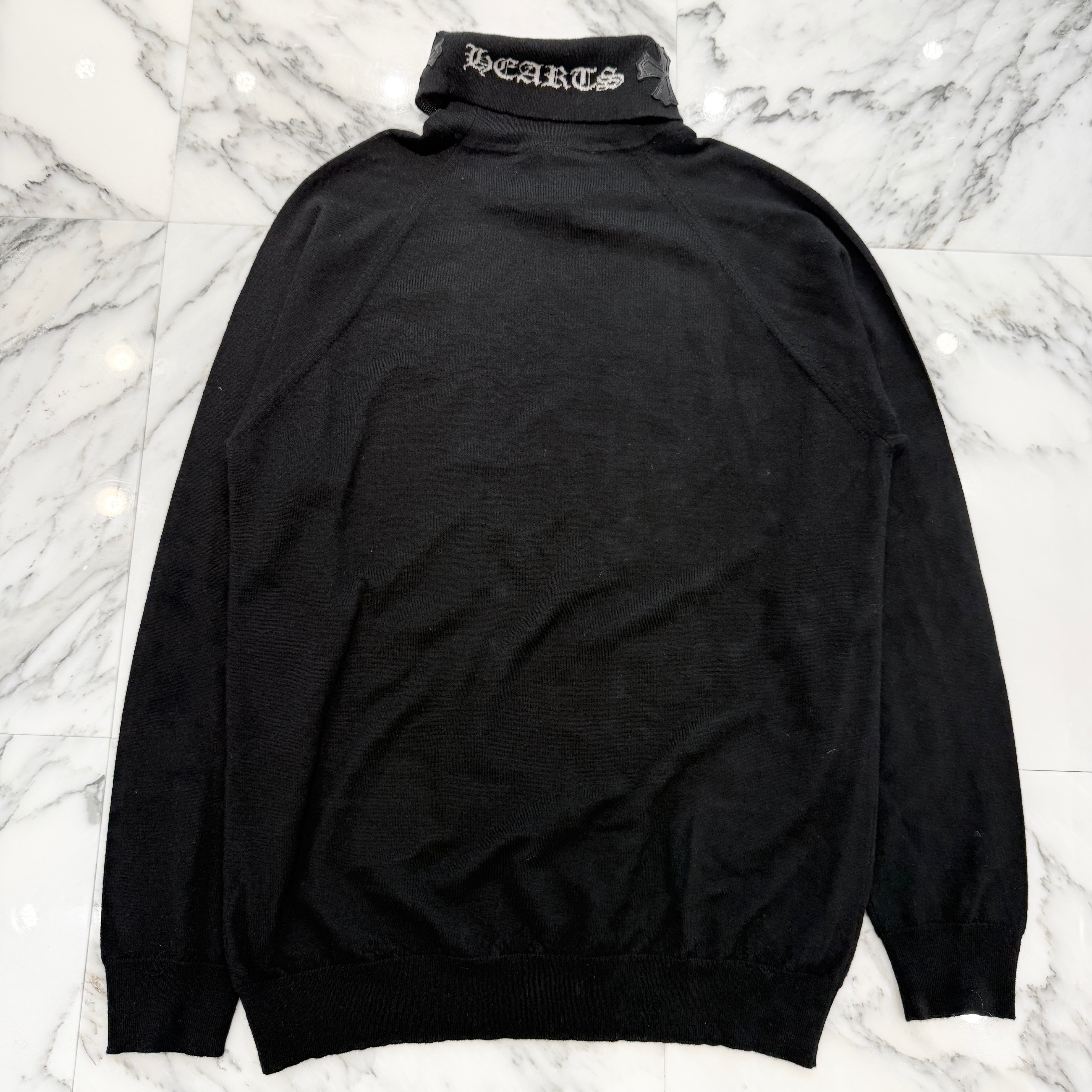 CHROME HEARTS Neck Logo Leather Cross Patch Cashmere Turtleneck Knit Sweater Size M クロムハーツ ネックロゴ レザークロスパッチ カシミヤ タートルネック ニット セーター サイズM