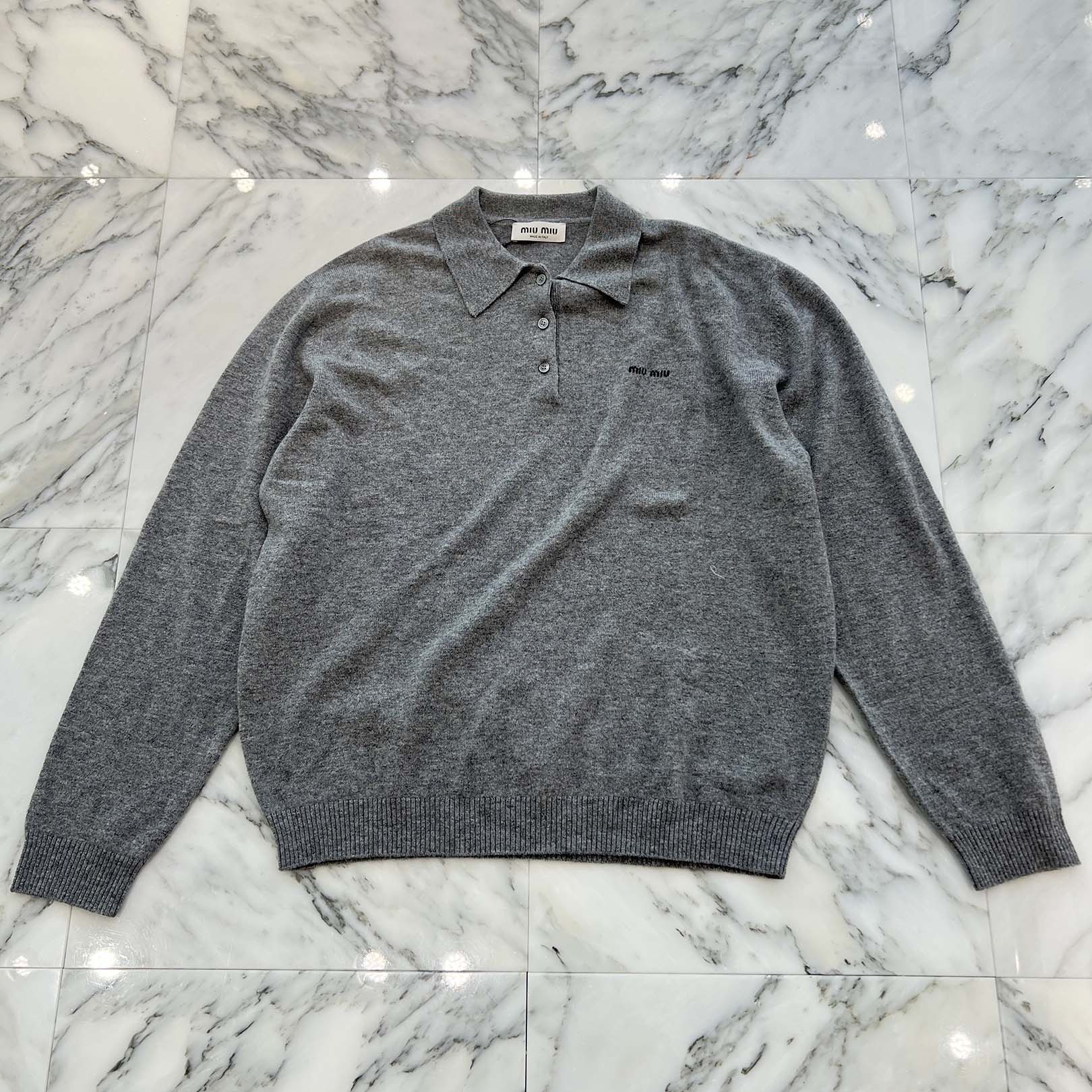 MIU MIU 2025SS Logo Embroidered Cashmere Polo Knit Sweater MMLA40 13S1 F0031 Size 42 ミュウミュウ ロゴ刺繍カシミヤ ポロ ニットセーター サイズ42