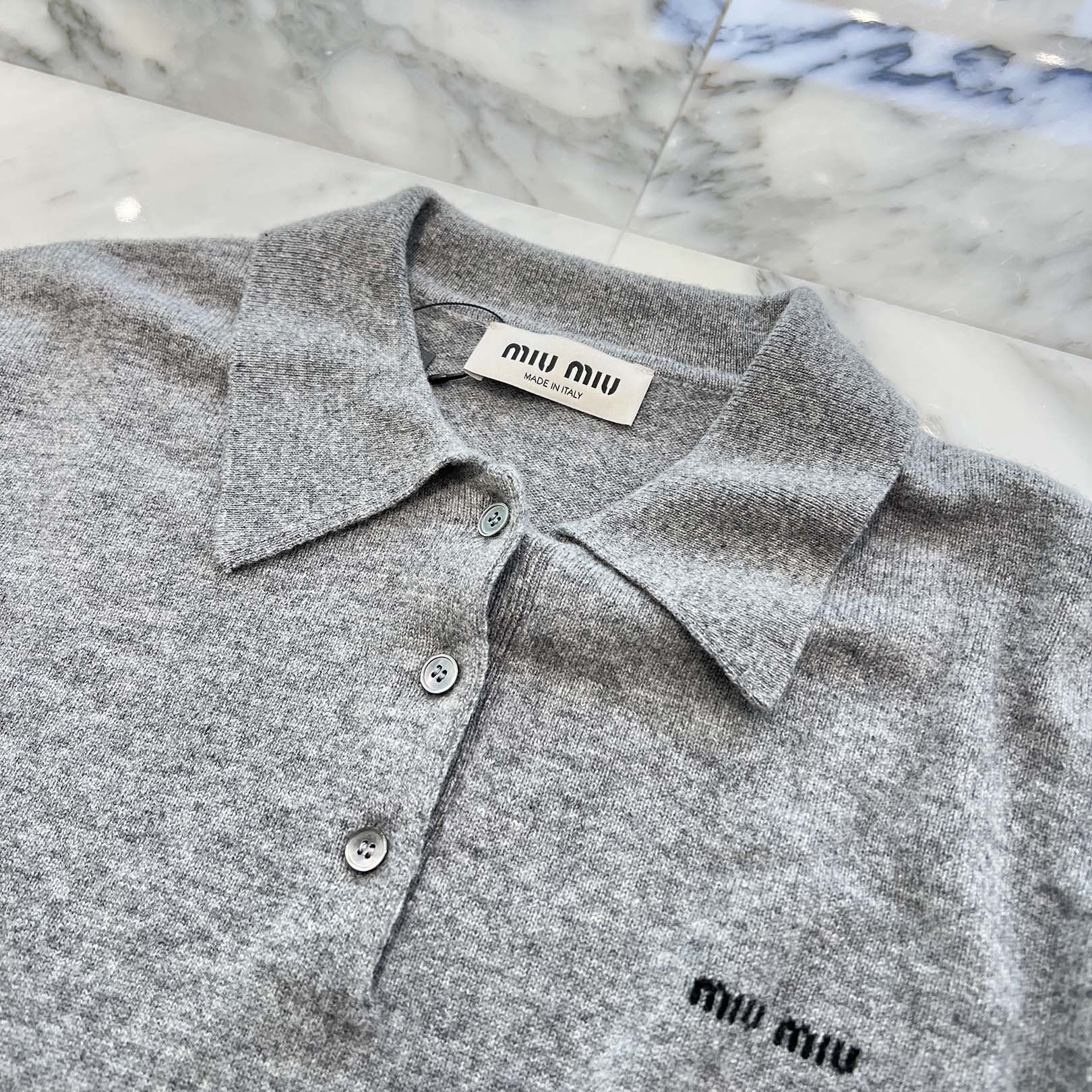 MIU MIU 2025SS Logo Embroidered Cashmere Polo Knit Sweater MMLA40 13S1 F0031 Size 42 ミュウミュウ ロゴ刺繍カシミヤ ポロ ニットセーター サイズ42