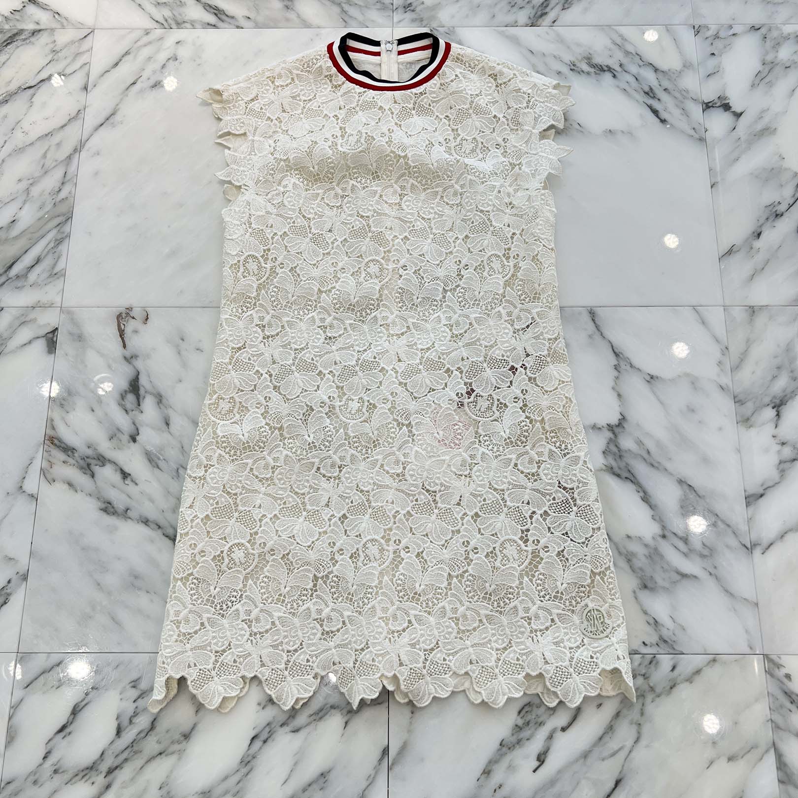 MONCLER DEGADE ABITO Rubber Logo Patch Floral Lace Dress D11936810305 2299A Size 00 モンクレール DEGADE ABITO ラバーロゴパッチ 花柄レース ワンピース サイズ00