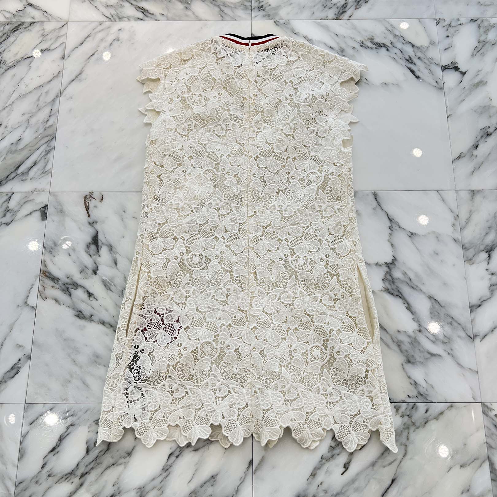 MONCLER DEGADE ABITO Rubber Logo Patch Floral Lace Dress D11936810305 2299A Size 00 モンクレール DEGADE ABITO ラバーロゴパッチ 花柄レース ワンピース サイズ00