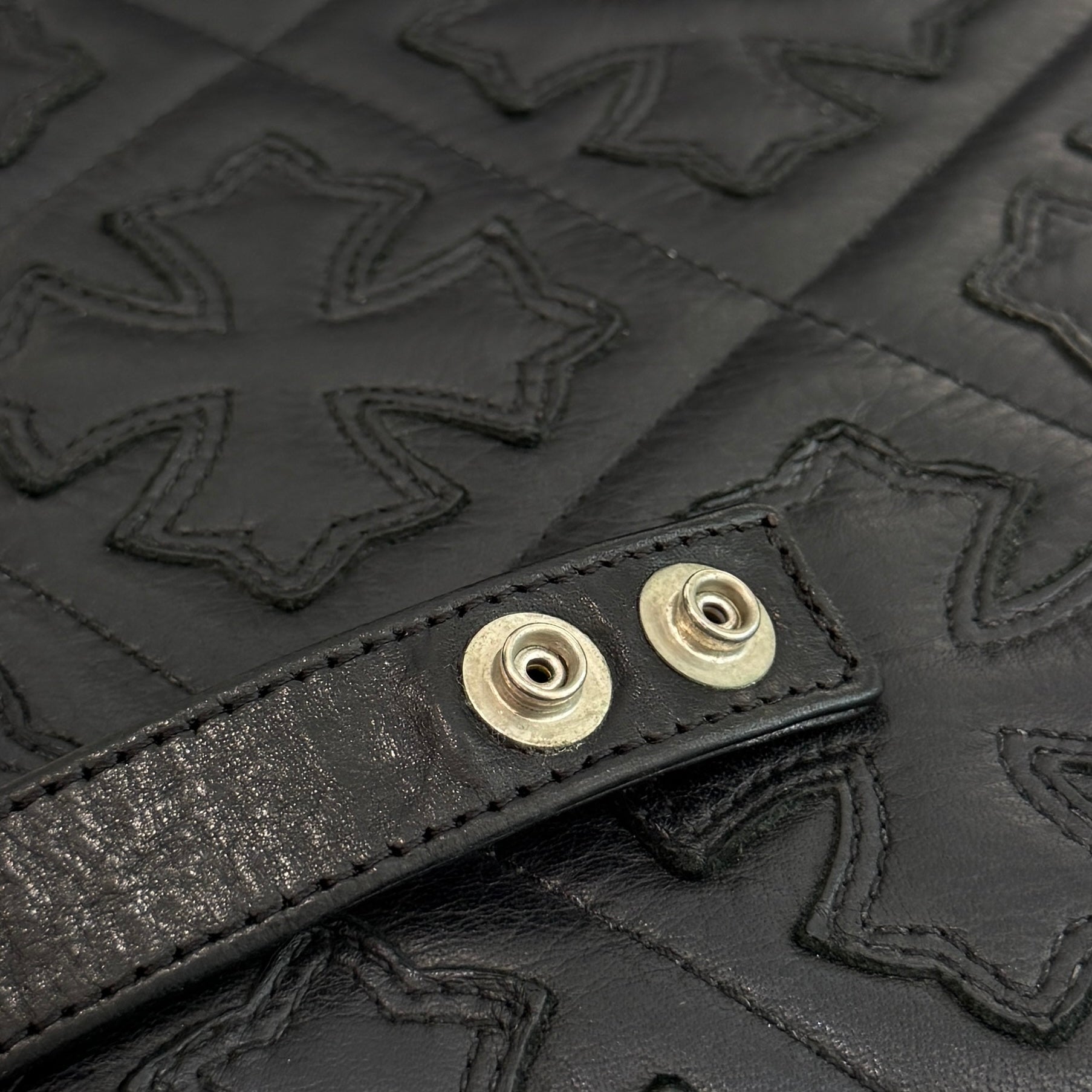 CHROME HEARTS 3BTN 2SNP LEATHER BRACELET クロムハーツ クロスボール 3ボタン 2スナップ レザーブレスレット