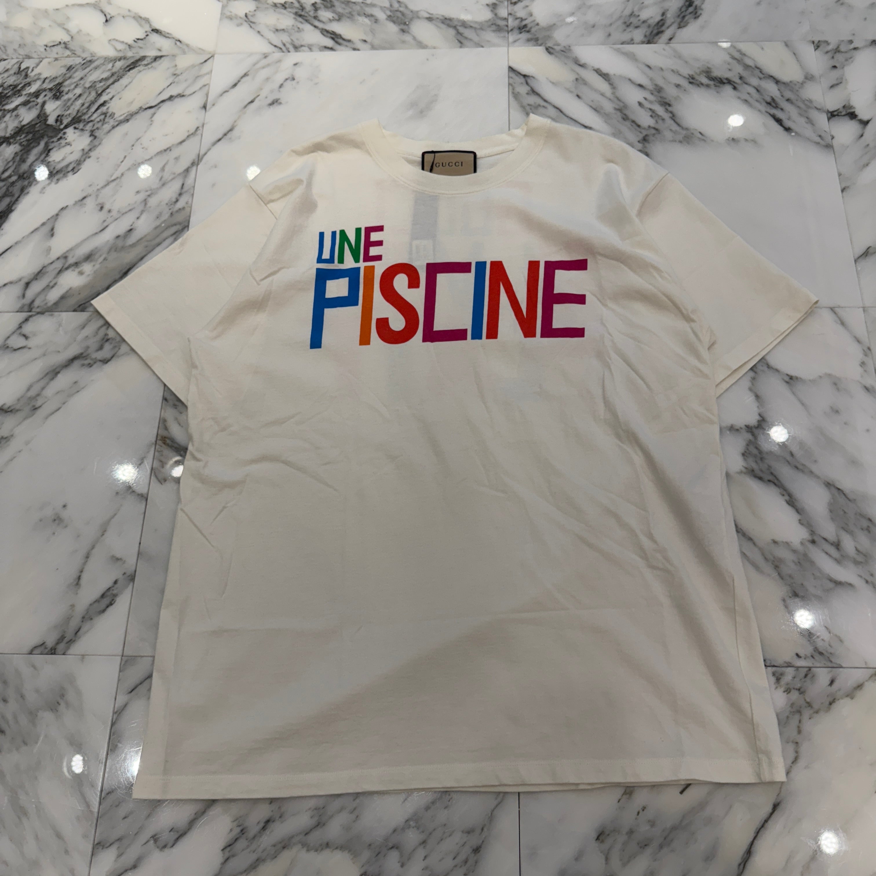 GUCCI 2023SS Multicolor Graphic "UNE PISCINE" Printed Cotton Jersey Tee 616036 XJFFX Size XXL グッチ マルチカラーグラフィック"UNE PISCINE"プリント コットンジャージ Tシャツ サイズXXL