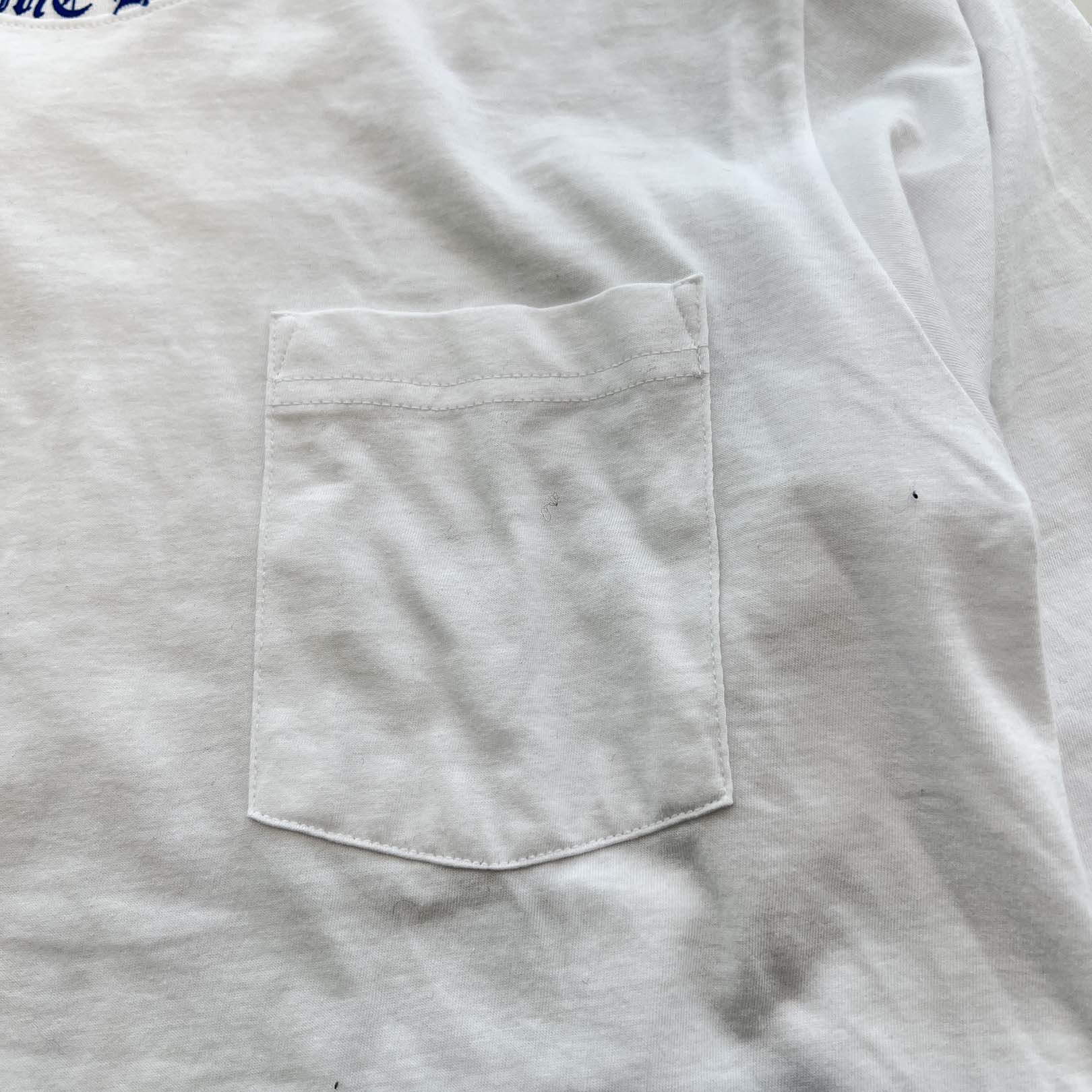 CHROME HEARTS Old English Neck Logo Long Sleeve Tee Size M クロムハーツ オールドイングリッシュ ネックロゴ ネオンブルー ロングスリーブ Tシャツ 長袖カットソー ロンT 胸ポケット 袖ロゴ ホワイト×ブルー サイズM