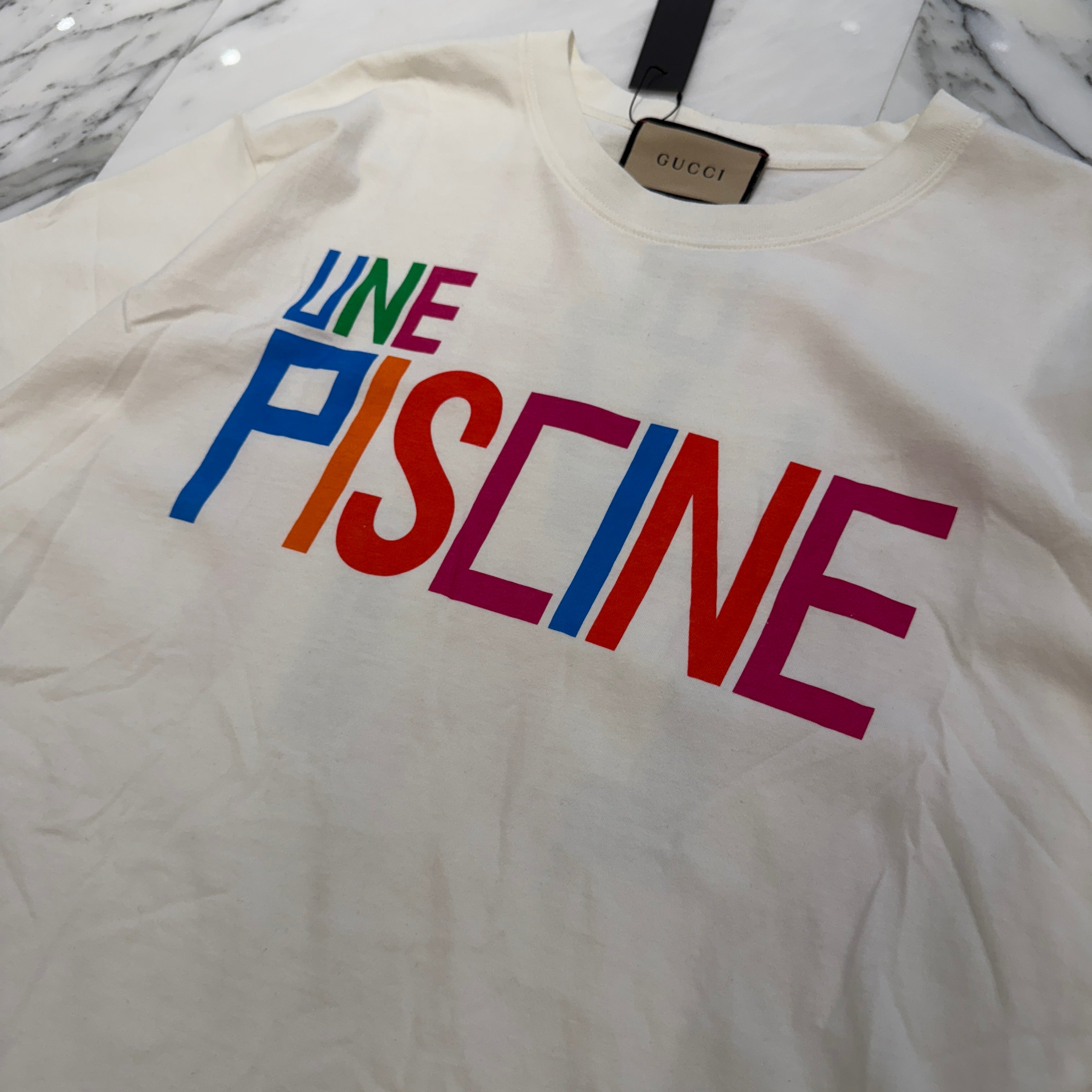 GUCCI 2023SS Multicolor Graphic "UNE PISCINE" Printed Cotton Jersey Tee 616036 XJFFX Size XXL グッチ マルチカラーグラフィック"UNE PISCINE"プリント コットンジャージ Tシャツ サイズXXL