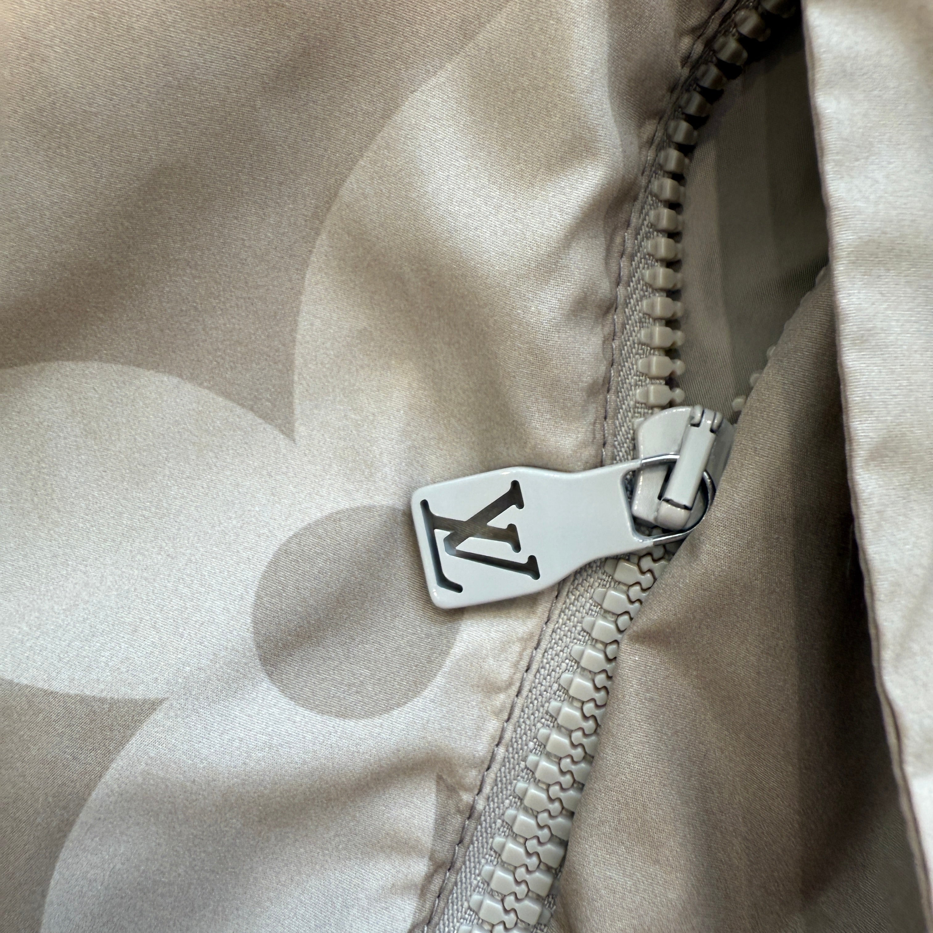 LOUIS VUITTON 2024AW LV Monogram Flower Wind Breaker 1AFYAQ Size 50 ルイヴィトン LVモノグラムフラワー ウィンドブレーカー サイズ50