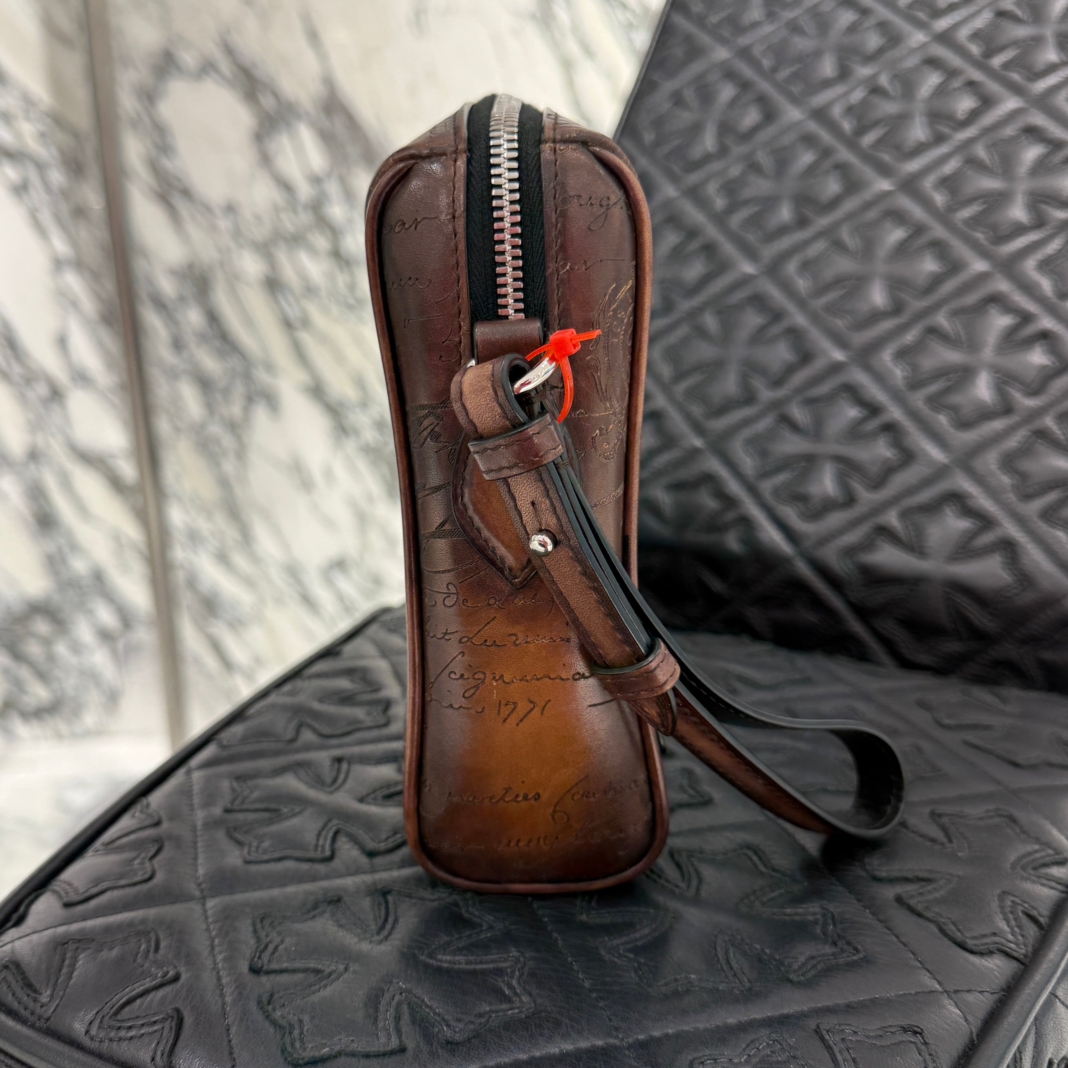 BERLUTI レザー ポーチ Berluti】ローズウッド スクリットレザー