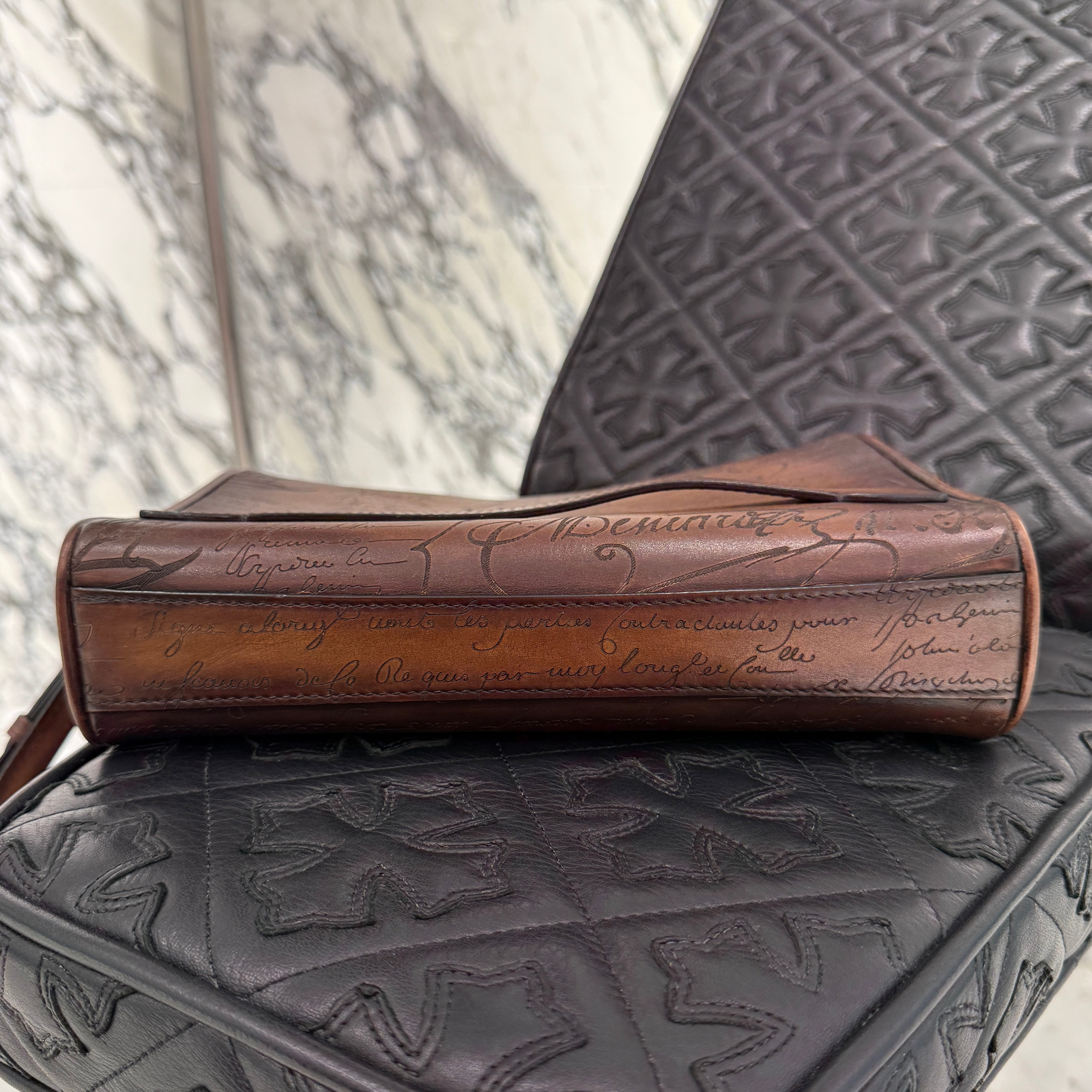 BERLUTI Berluti Rosewood Scritto Leather Zip Pouch ROSEWOOD_NEO-JOUR-V2 ベルルッティ ローズウッド スクリットレザー ジップポーチ