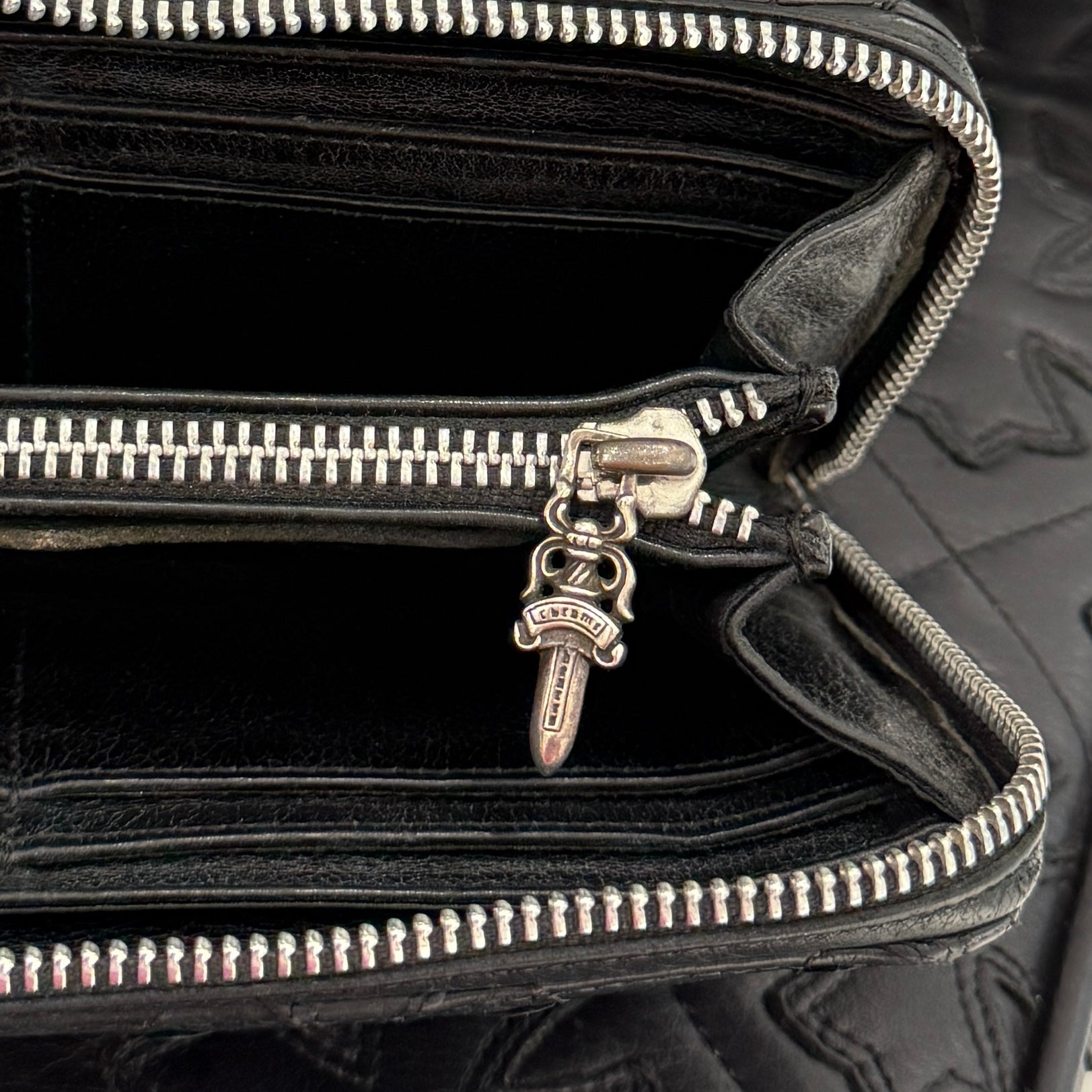 CHROME HEARTS Cemetery Cross Leather Patch Quilting Leather Wallet クロムハーツ セメタリークロス レザーパッチ キルティングレザー ウォレット