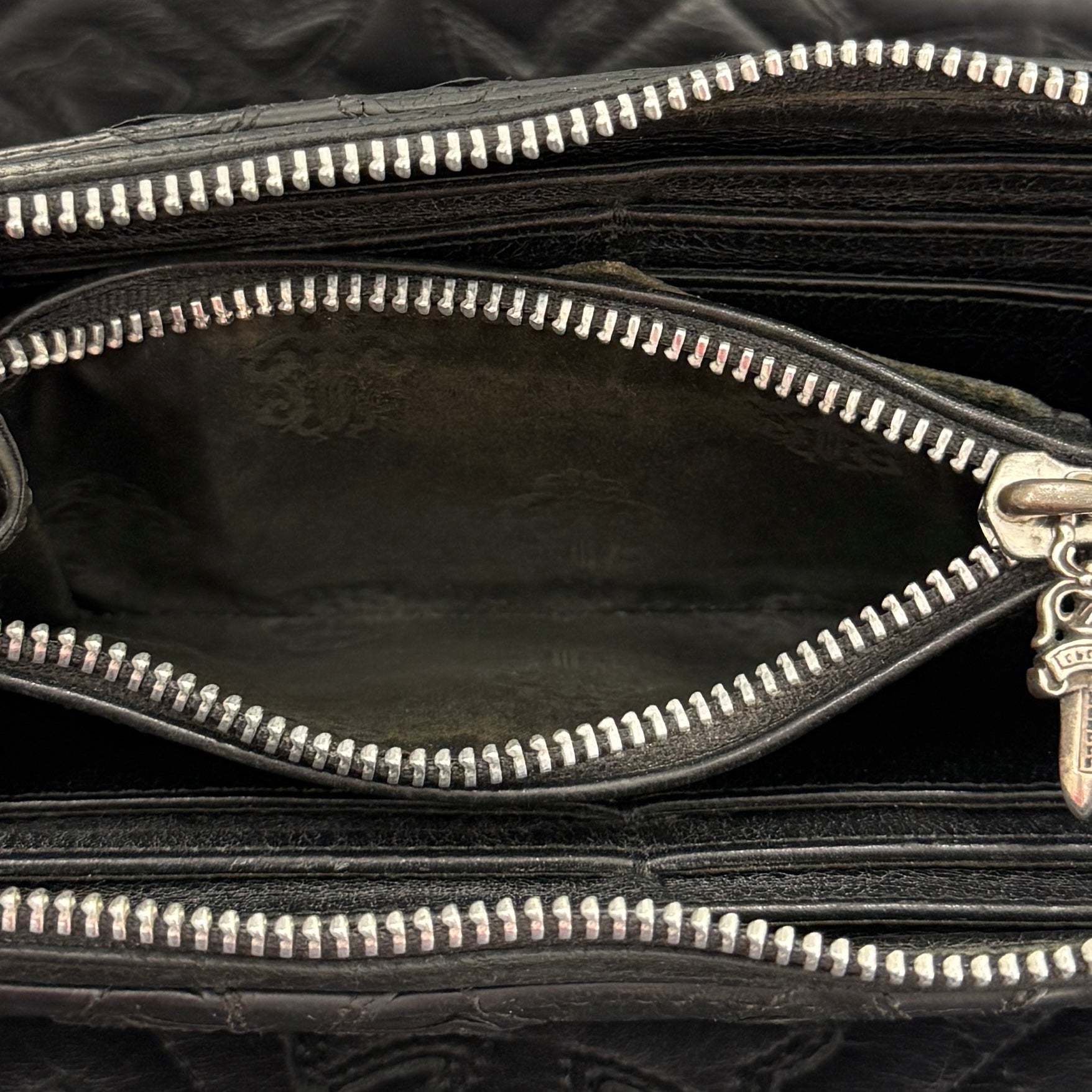 CHROME HEARTS Cemetery Cross Leather Patch Quilting Leather Wallet クロムハーツ セメタリークロス レザーパッチ キルティングレザー ウォレット