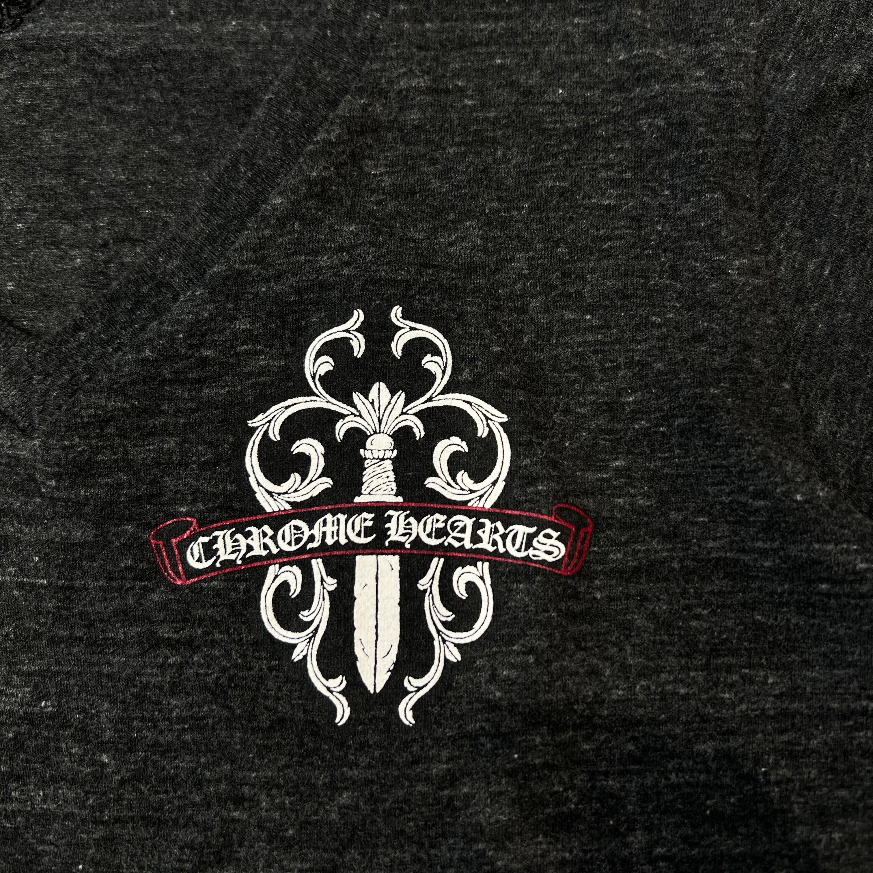 CHROME HEARTS Tシャツ Vネック ヴァインダガー カモフラ L CHROME HEARTS Tシャツ Vネック ヴァインダガー カモフラ L 【公式通販】