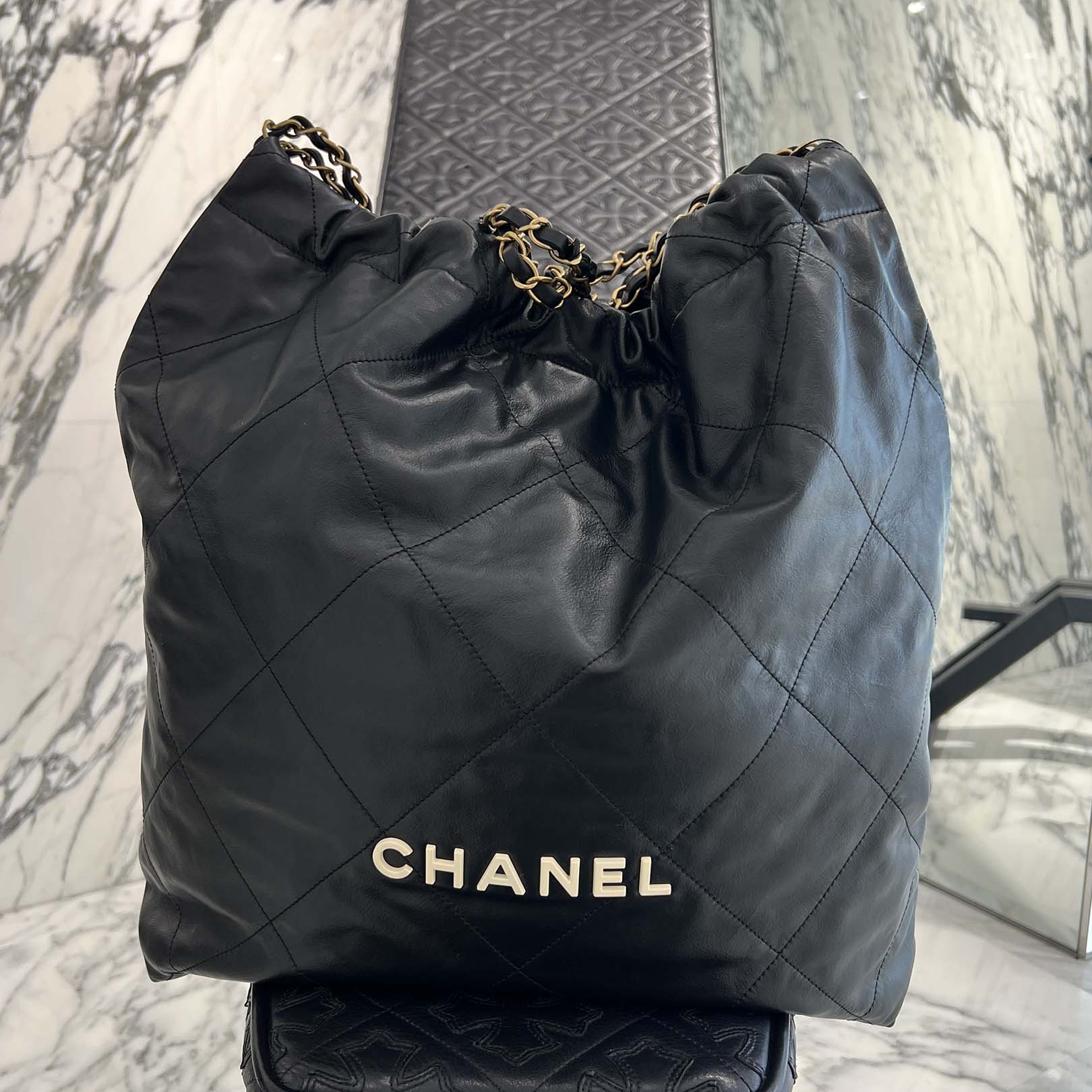 CHANEL 22 Small Shiny Calf Leather Chain Shoulder Bag シャネル 22 スモール シャイニーカーフスキン チェーン ショルダーバッグ