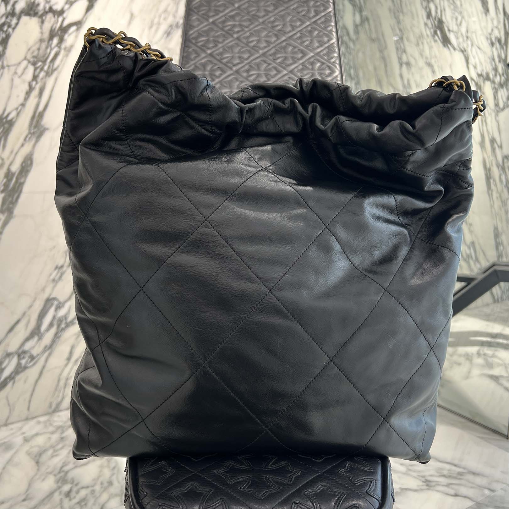 CHANEL 22 Small Shiny Calf Leather Chain Shoulder Bag シャネル 22 スモール シャイニーカーフスキン チェーン ショルダーバッグ