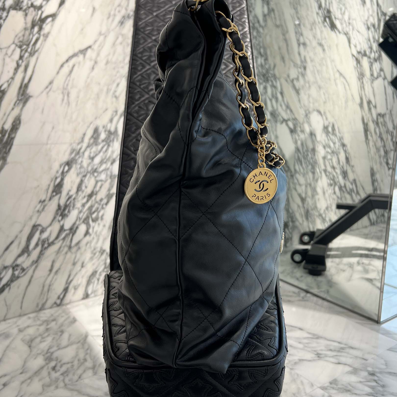 CHANEL 22 Small Shiny Calf Leather Chain Shoulder Bag シャネル 22 スモール シャイニーカーフスキン チェーン ショルダーバッグ