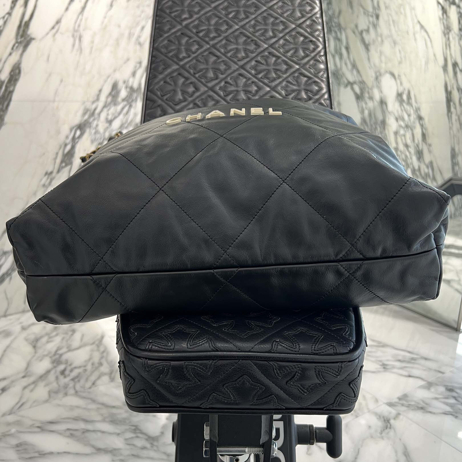 CHANEL 22 Small Shiny Calf Leather Chain Shoulder Bag シャネル 22 スモール シャイニーカーフスキン チェーン ショルダーバッグ