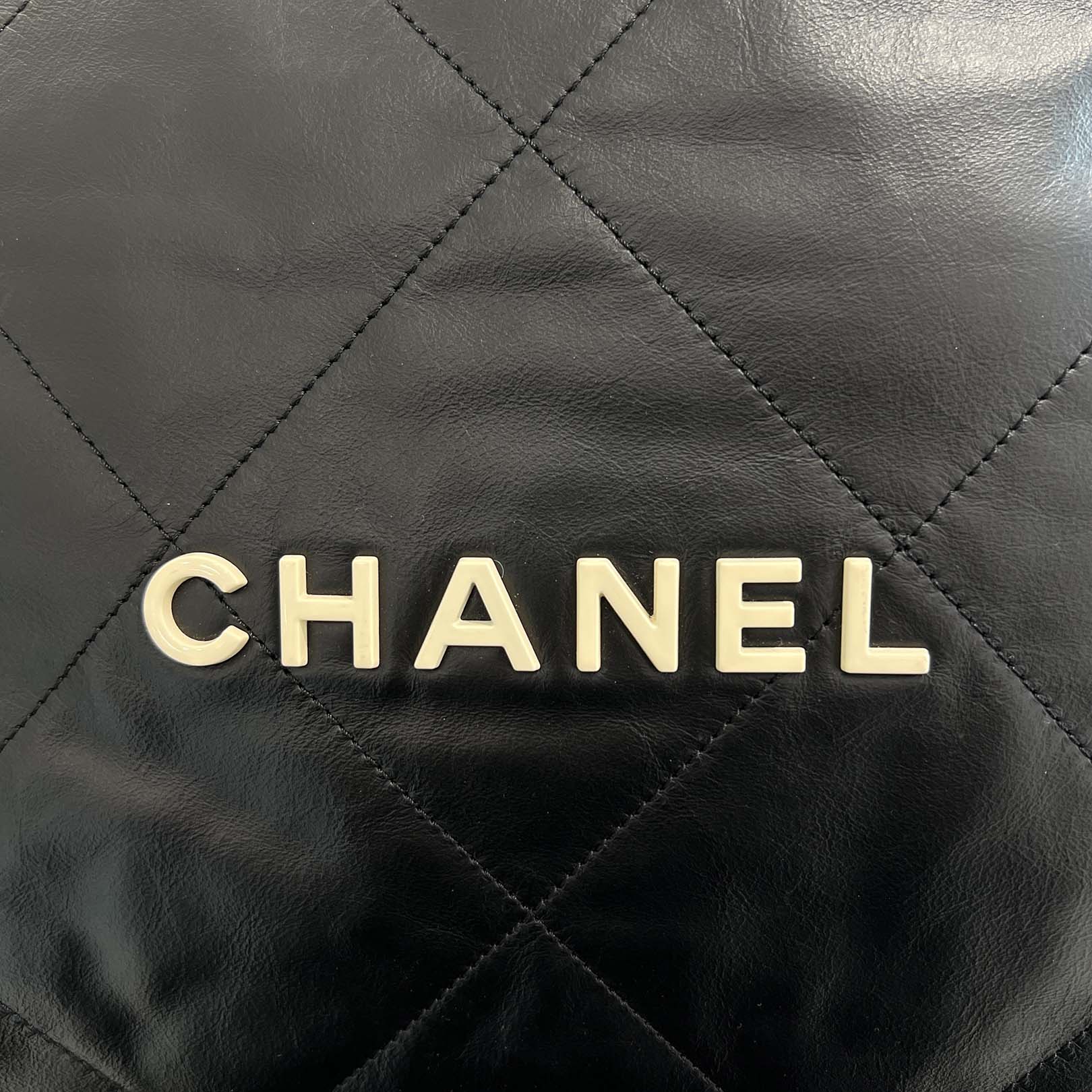 CHANEL 22 Small Shiny Calf Leather Chain Shoulder Bag シャネル 22 スモール シャイニーカーフスキン チェーン ショルダーバッグ