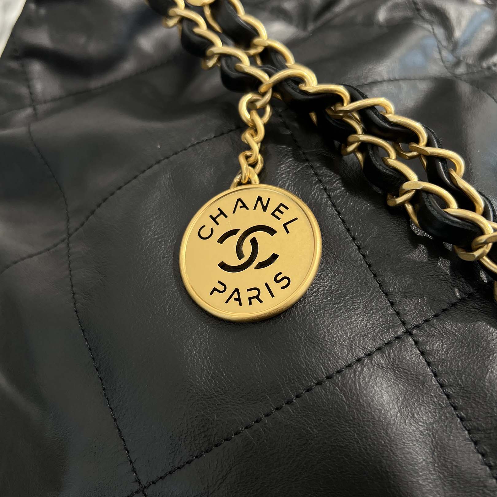 CHANEL 22 Small Shiny Calf Leather Chain Shoulder Bag シャネル 22 スモール シャイニーカーフスキン チェーン ショルダーバッグ