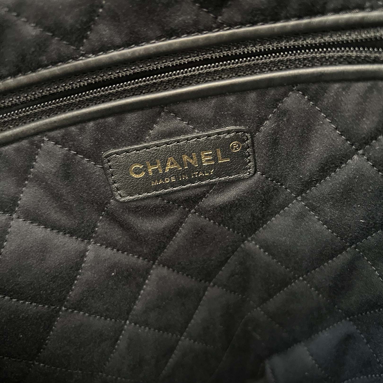 CHANEL 22 Small Shiny Calf Leather Chain Shoulder Bag シャネル 22 スモール シャイニーカーフスキン チェーン ショルダーバッグ