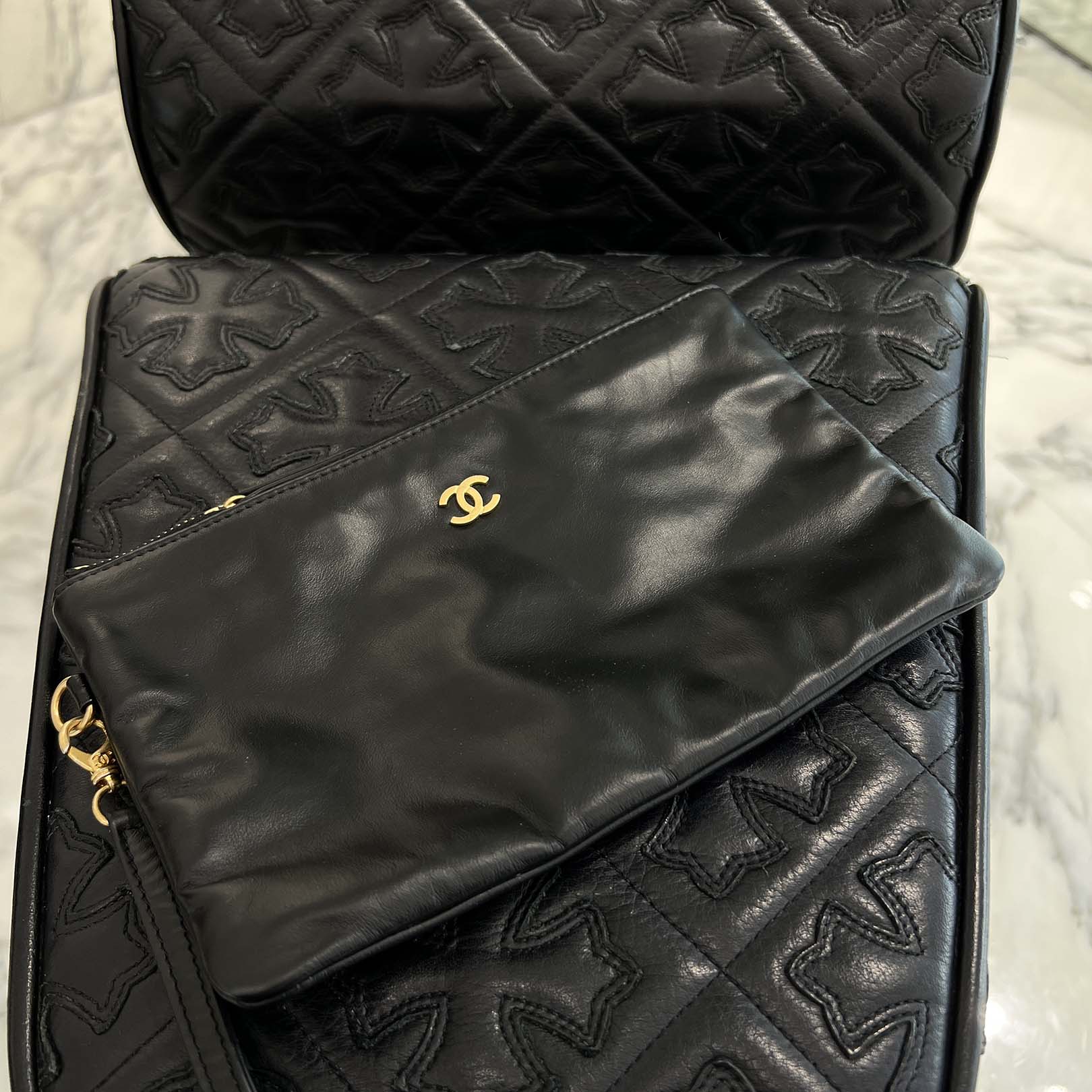 CHANEL 22 Small Shiny Calf Leather Chain Shoulder Bag シャネル 22 スモール シャイニーカーフスキン チェーン ショルダーバッグ