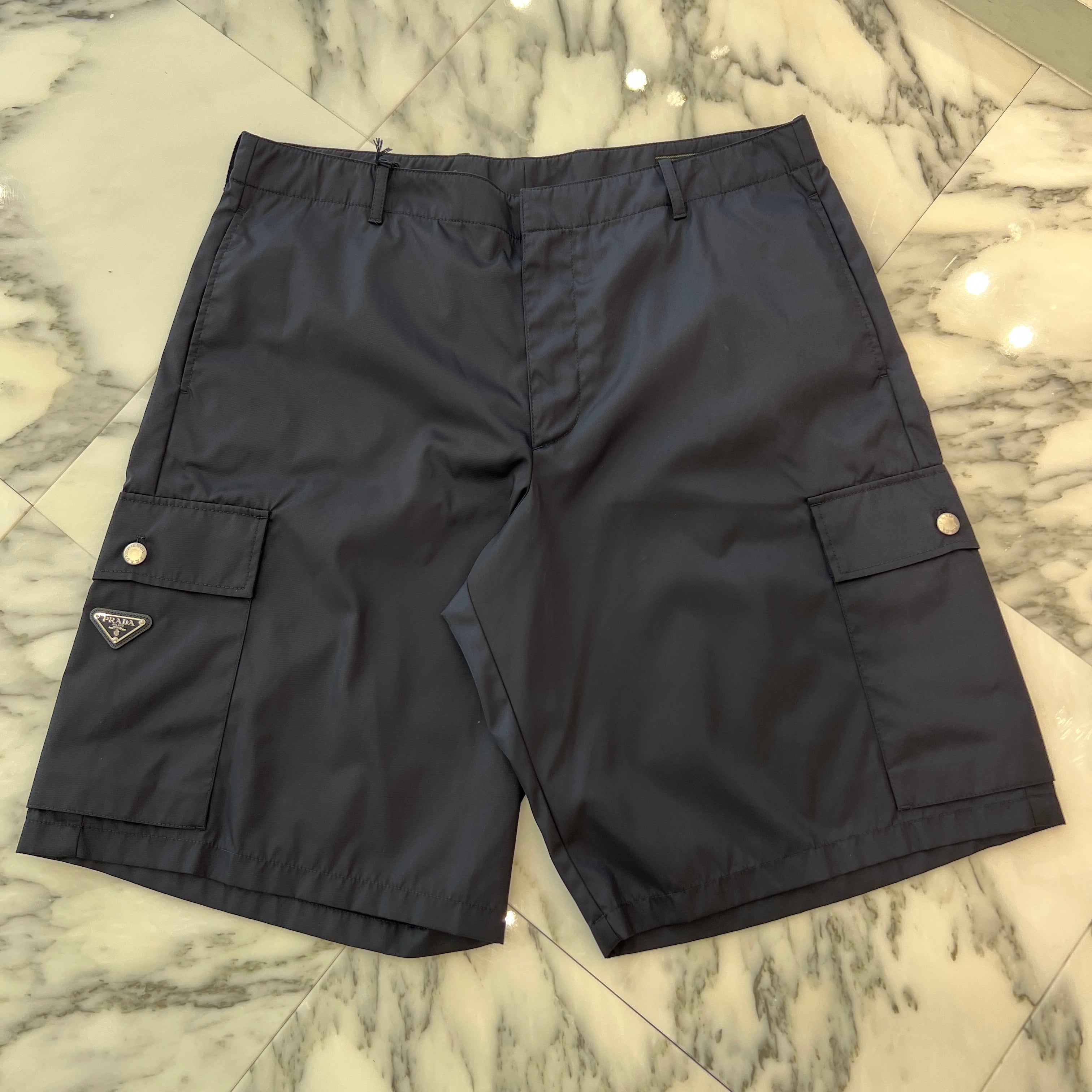 Prada Plate Logo Cargo Shorts Pants Triangle-plaque cargo shorts