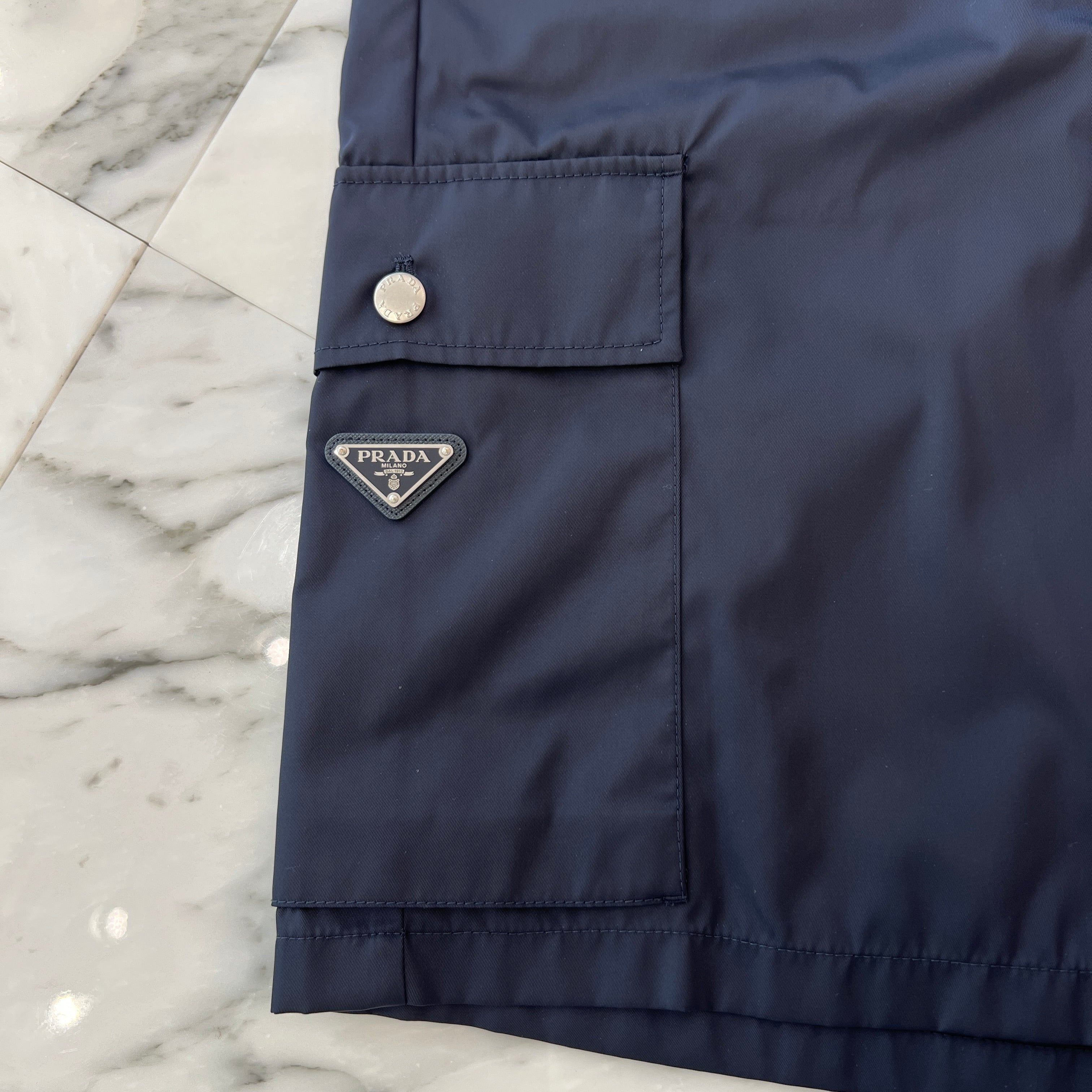PRADA 2023SS Re-Nylon Triangle Logo Plate Cargo Shorts SPH244 S231