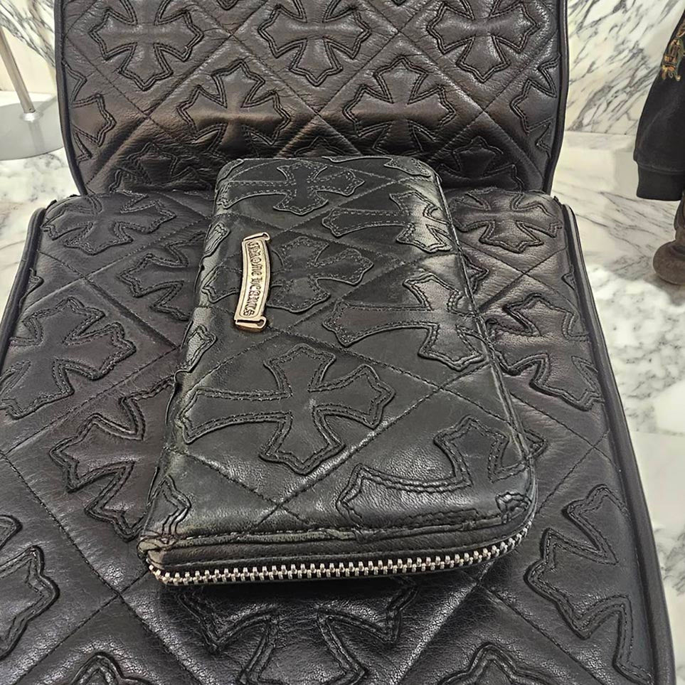 CHROME HEARTS Cemetery Cross Leather Patch Quilting Leather Wallet クロムハーツ セメタリークロス レザーパッチ キルティングレザー ウォレット