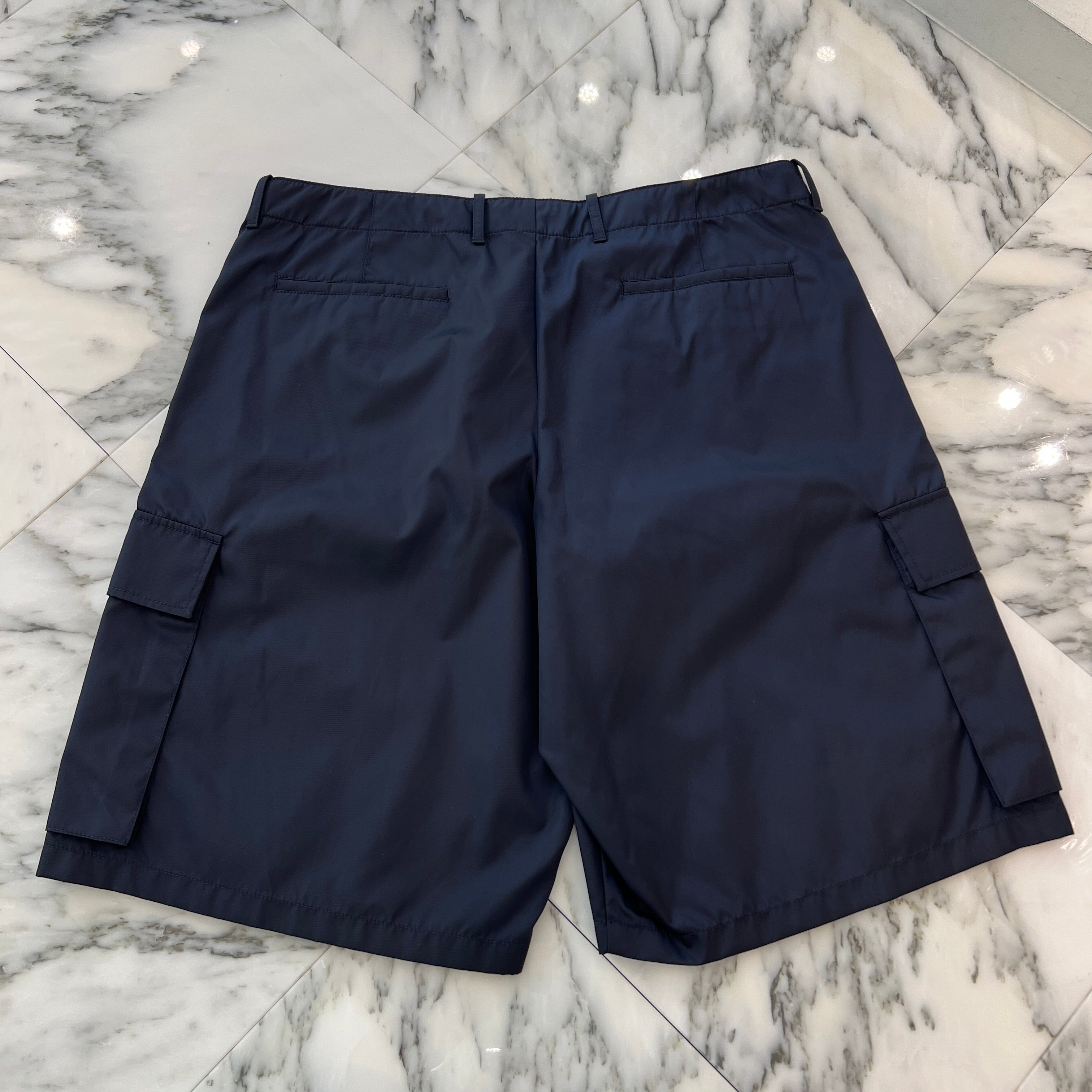 Prada Plate Logo Cargo Shorts Pants Triangle-plaque cargo shorts