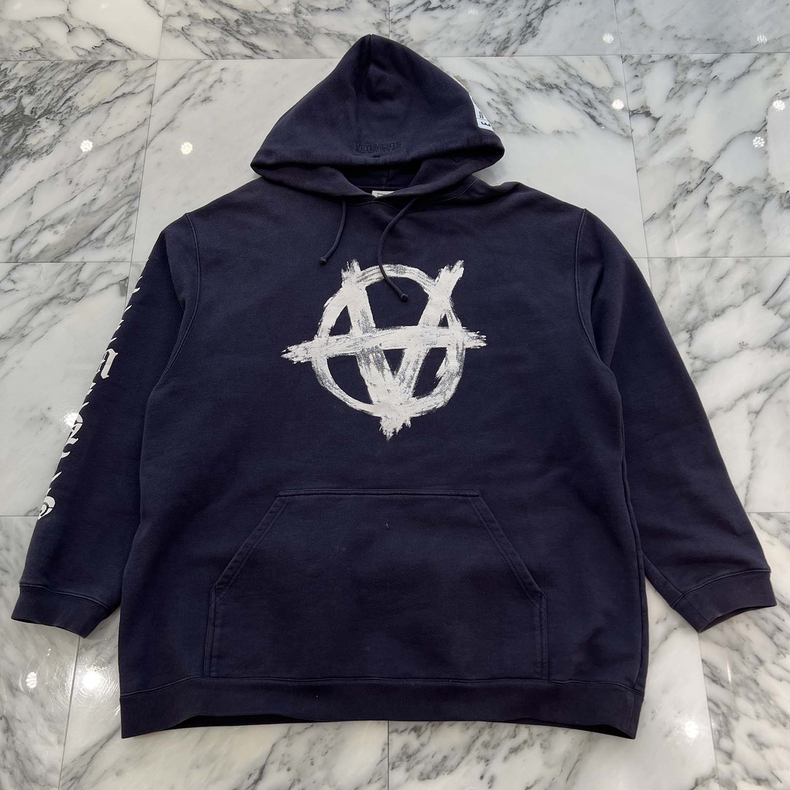 VETEMENTS 2020SS Reverse Anarchy Logo Print Pullover Hoodie SS20TR312 Size XS ヴェトモン リバースアナーキーロゴ プリント プルオーバーフーディー サイズXS