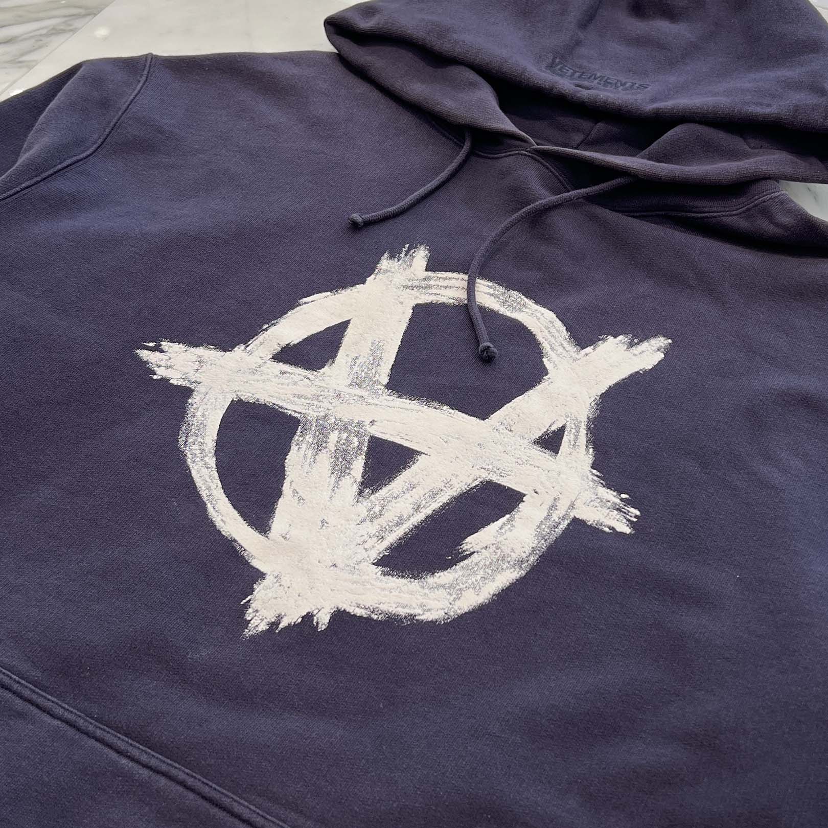 VETEMENTS 2020SS Reverse Anarchy Logo Print Pullover Hoodie SS20TR312 Size XS ヴェトモン リバースアナーキーロゴ プリント プルオーバーフーディー サイズXS