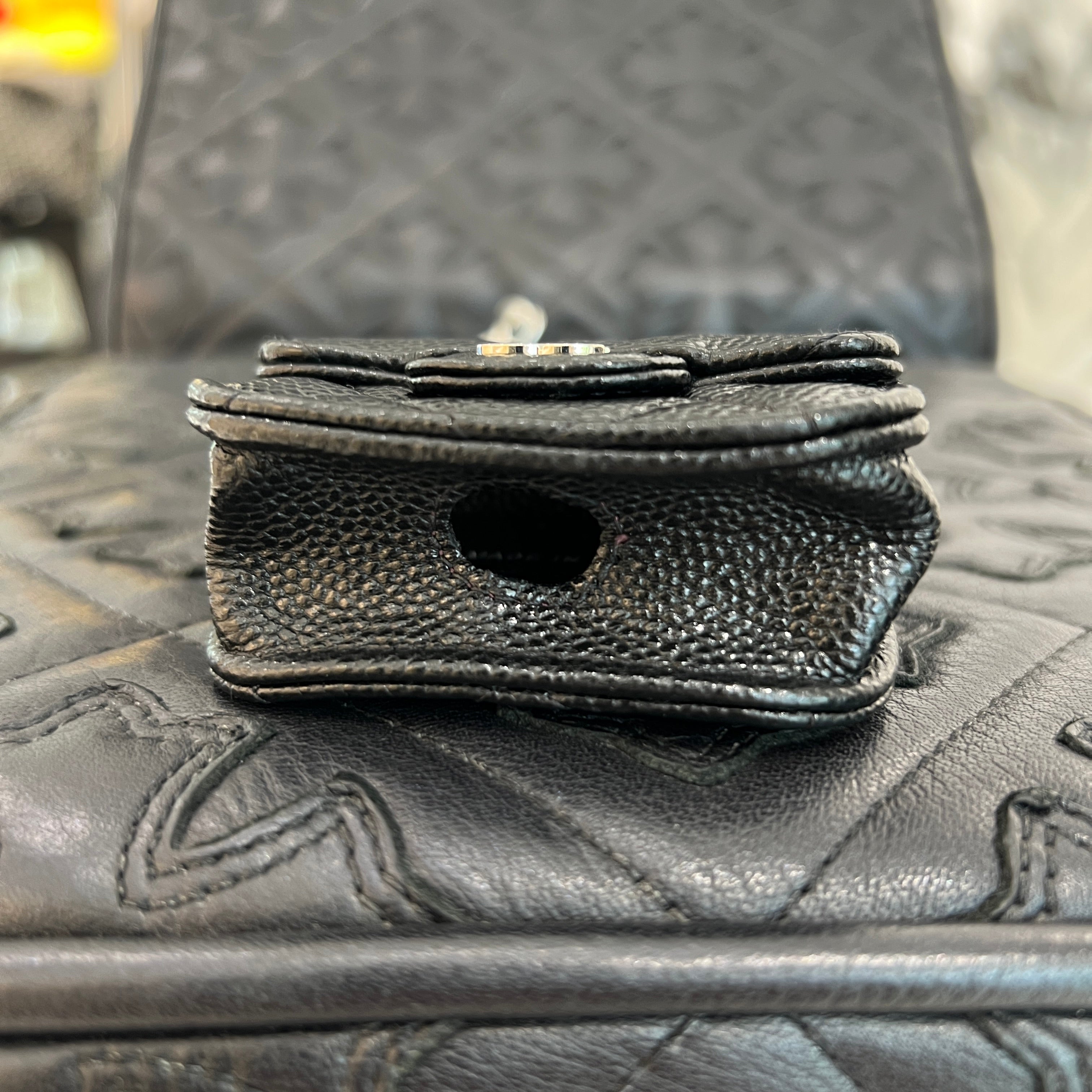 CHANEL マトラッセ キャビアスキン AirPods イヤホンケース