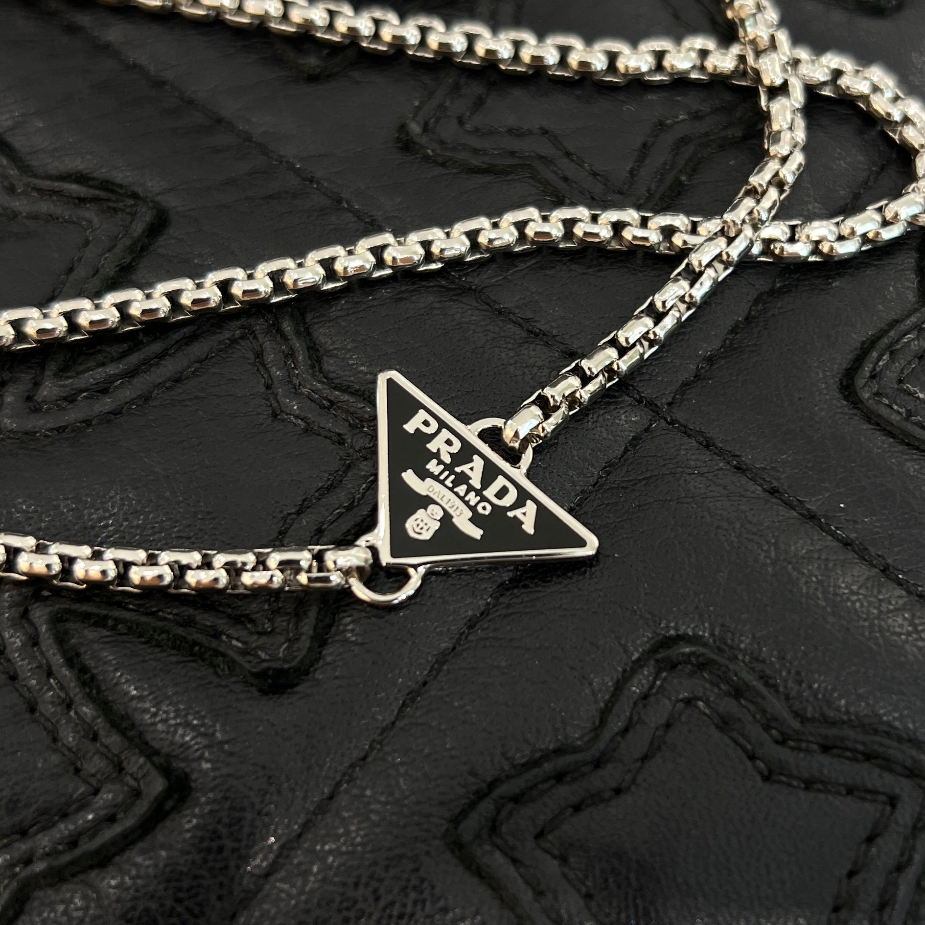 PRADA 2025AW Triangle Logo Plate Air Pods Earphone Metal Chain プラダ トライアングルロゴ プレート エアポッズ イヤホン メタルチェーン