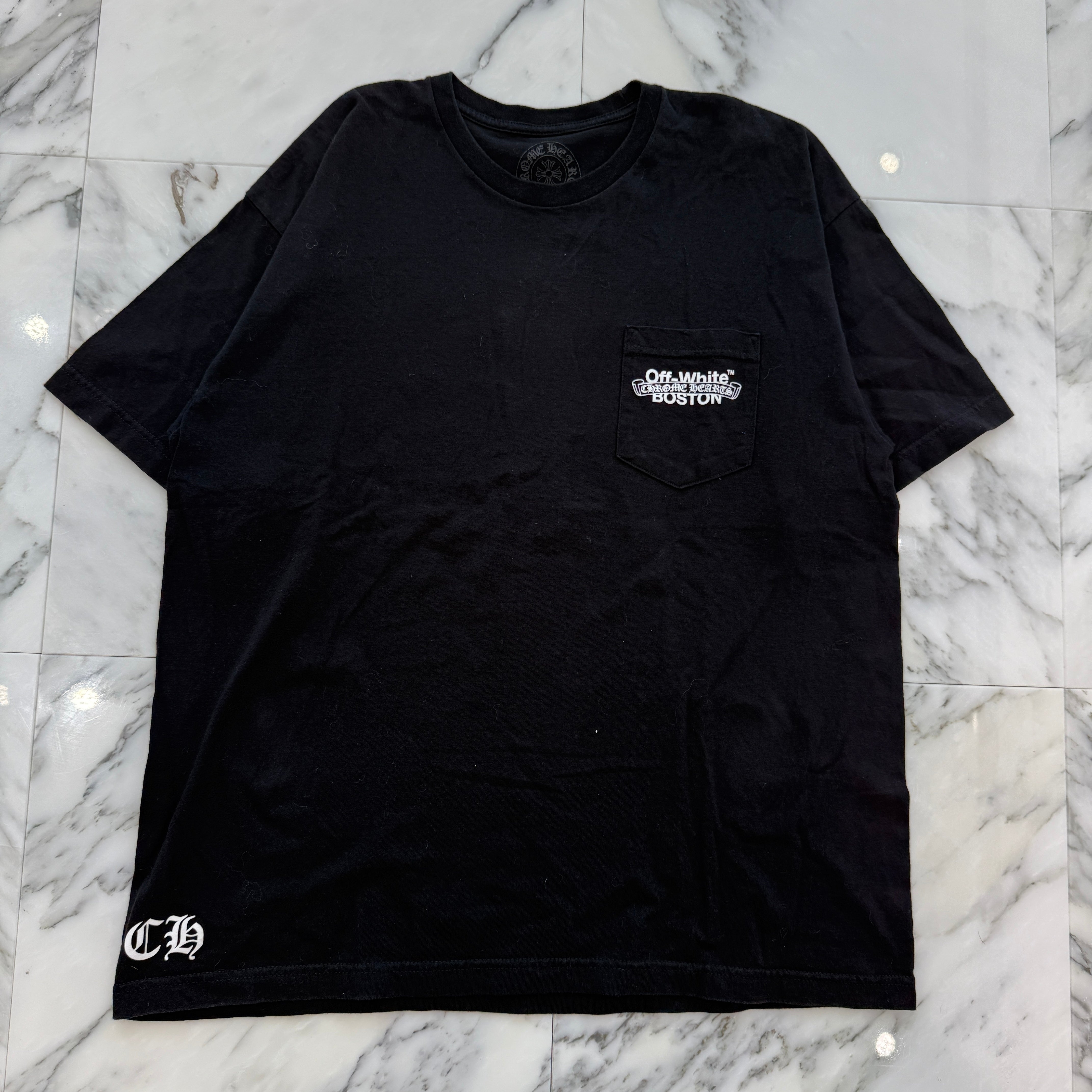 CHROME HEARTS × OFF-WHITE BOSTON Limited Scroll Logo Tee SizeXL クロムハ―ツ×オフホワイト ボストン限定 スクロールロゴ TシャツサイズXL