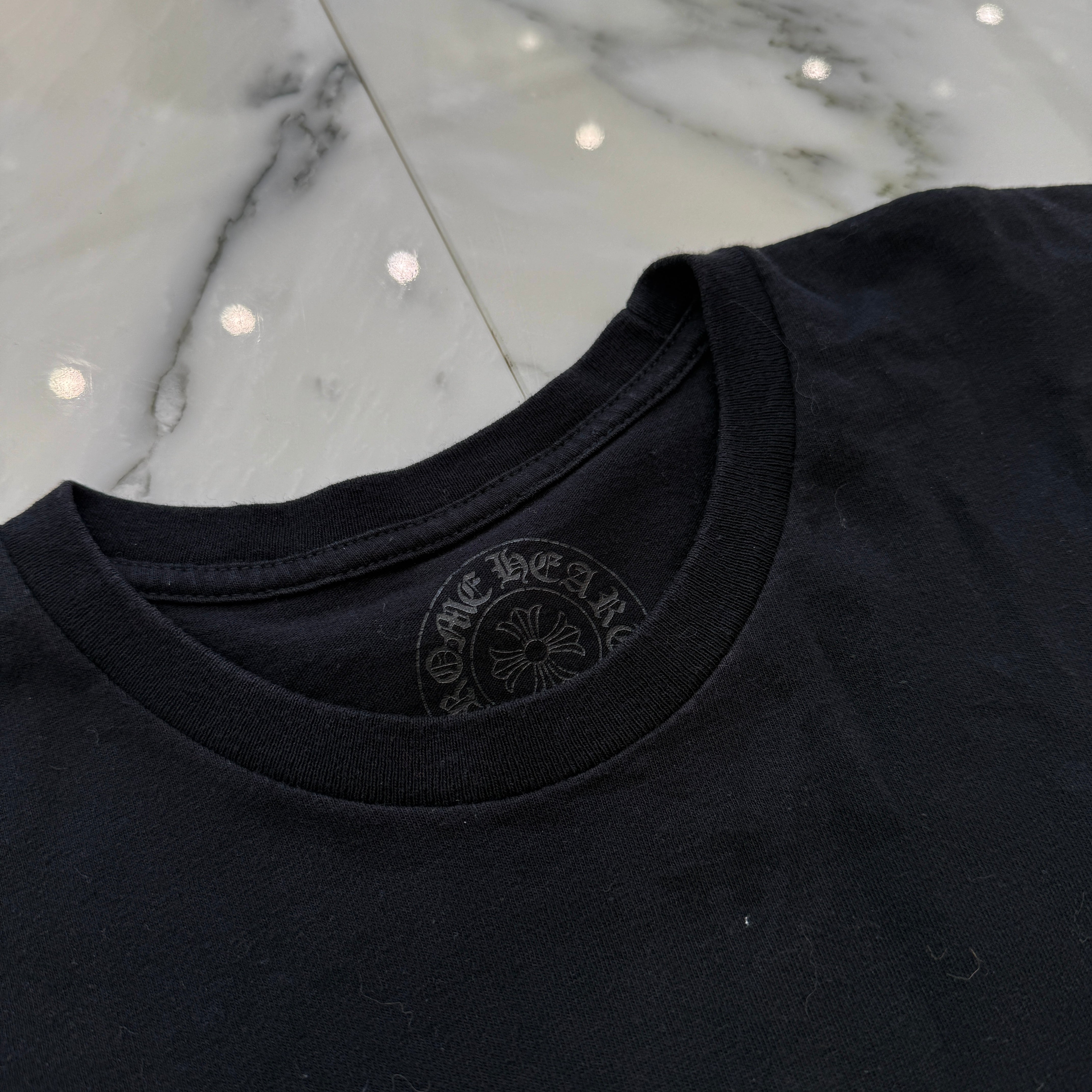 CHROME HEARTS × OFF-WHITE BOSTON Limited Scroll Logo Tee SizeXL クロムハ―ツ×オフホワイト ボストン限定 スクロールロゴ TシャツサイズXL