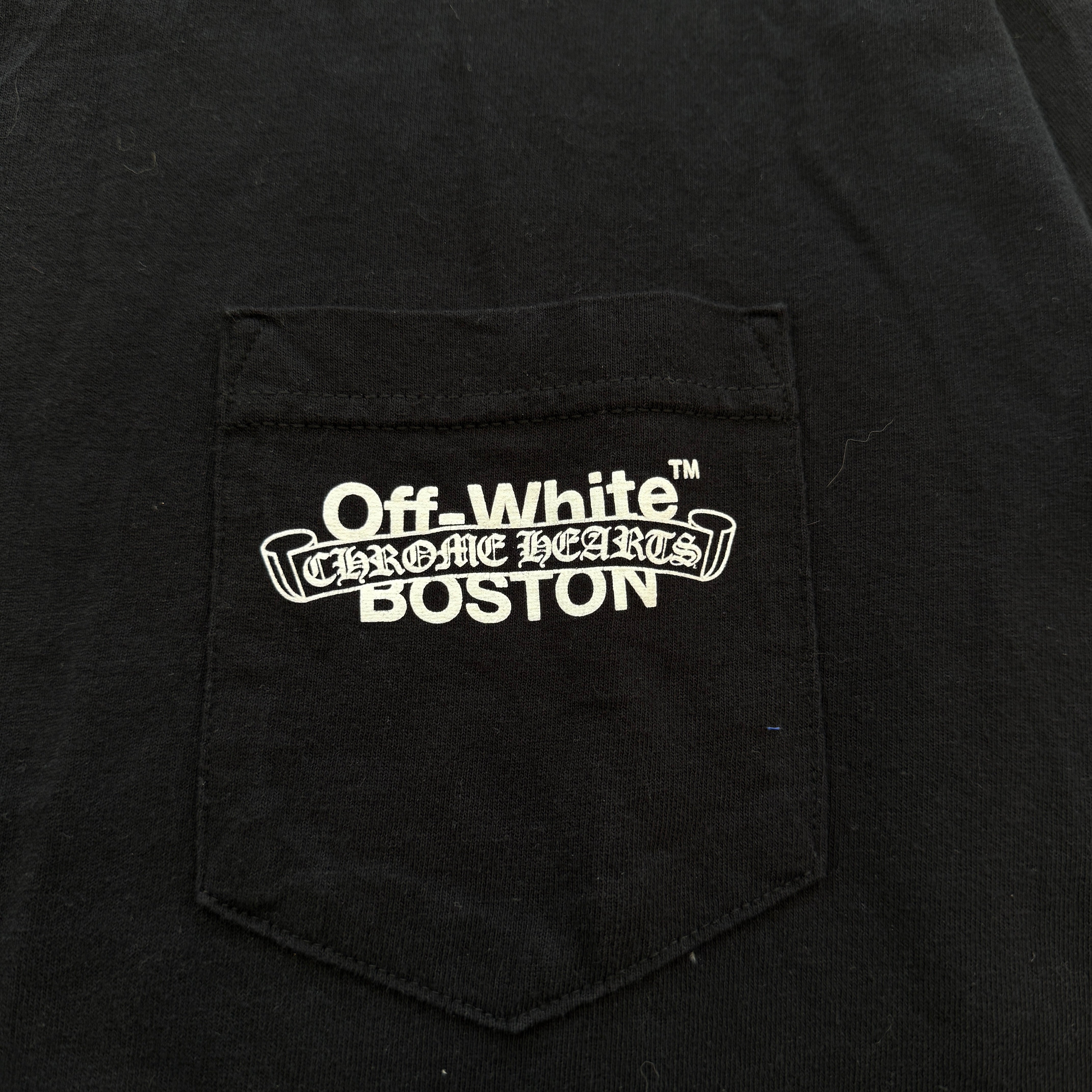 CHROME HEARTS × OFF-WHITE BOSTON Limited Scroll Logo Tee SizeXL クロムハ―ツ×オフホワイト ボストン限定 スクロールロゴ TシャツサイズXL