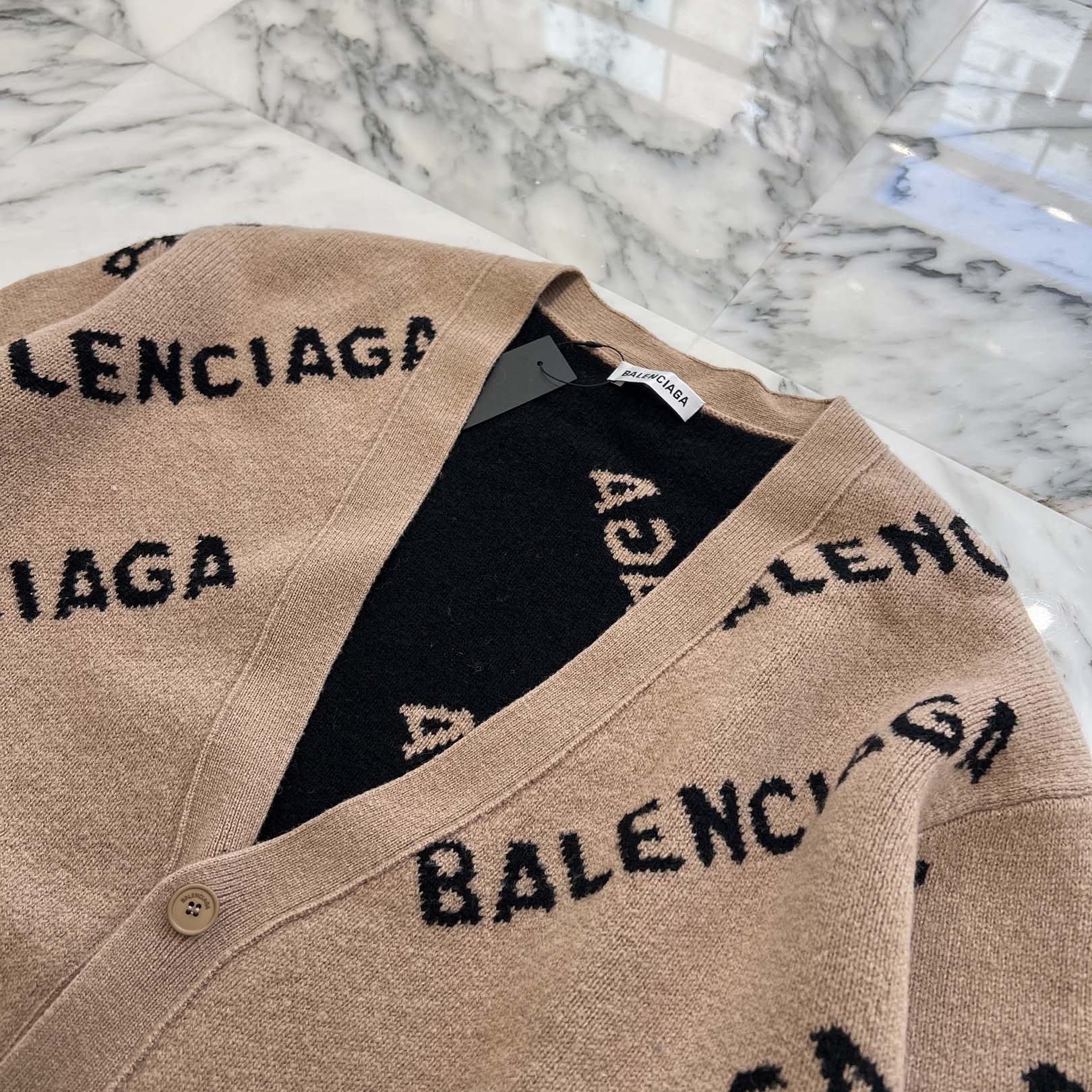 BALENCIAGA 2020AW Diagonal Monogram Logo Cardigan 652394 T1567 Size M バレンシアガ ダイアゴナル モノグラム ロゴ カーディガン サイズM