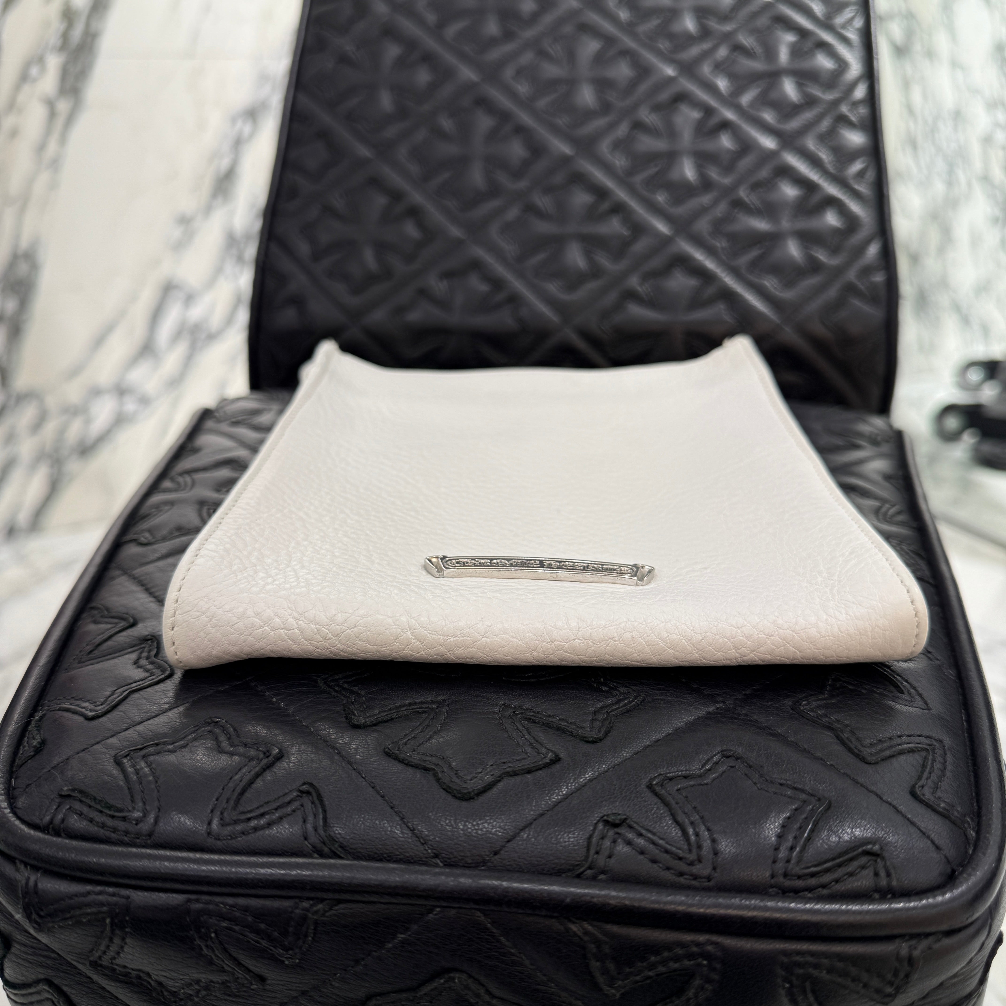 CHROME HEARTS Silver Filigree Cross Square Pocket Leather Shoulder Bag クロムハーツ シルバー フィリグリークロス スクエアポケット レザーショルダーバッグ