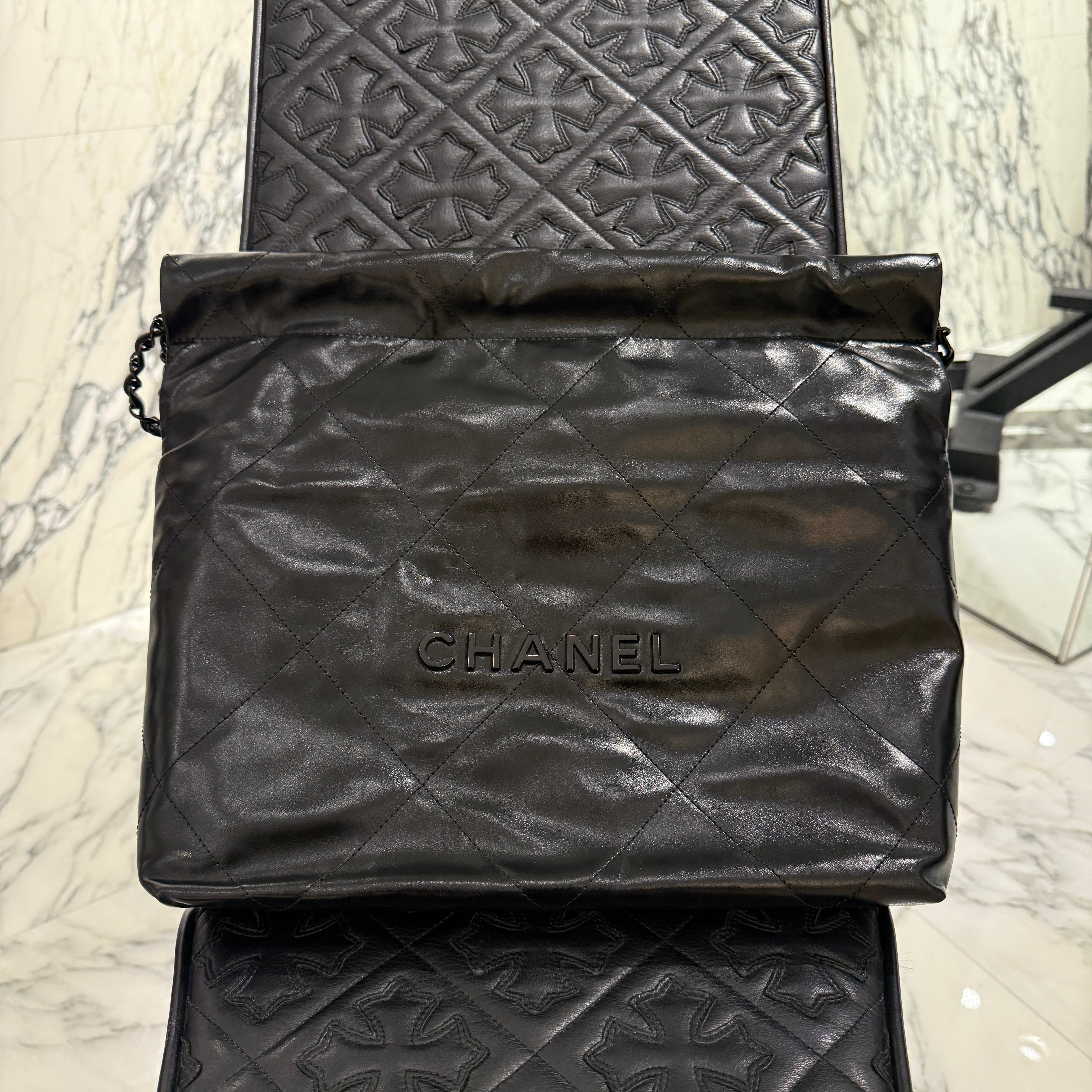 CHANEL 22 Small Shiny Calf Leather Chain Shoulder Bag シャネル 22 スモール シャイニーカーフスキン チェーン ショルダーバッグ