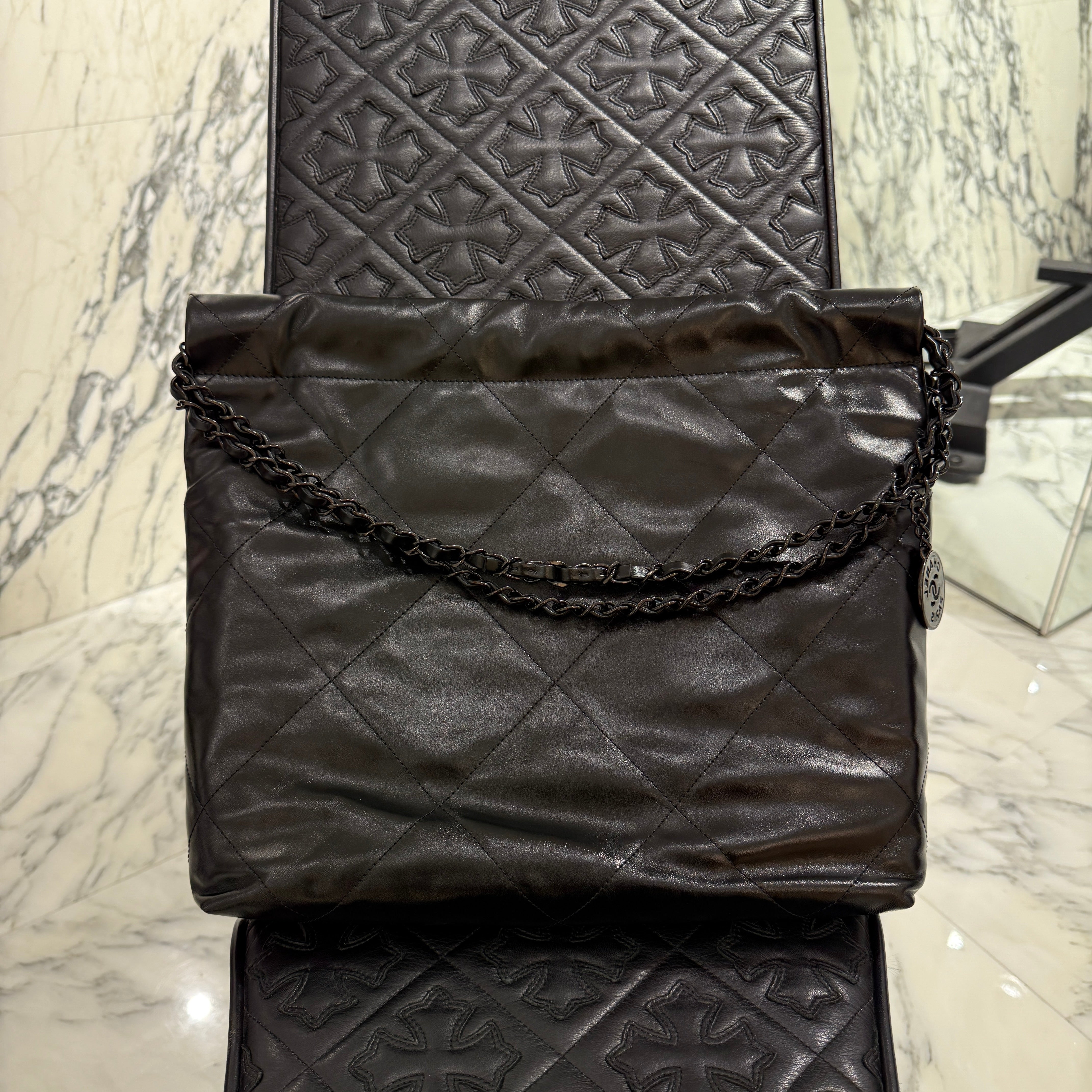 CHANEL 22 Small Shiny Calf Leather Chain Shoulder Bag シャネル 22 スモール シャイニーカーフスキン チェーン ショルダーバッグ