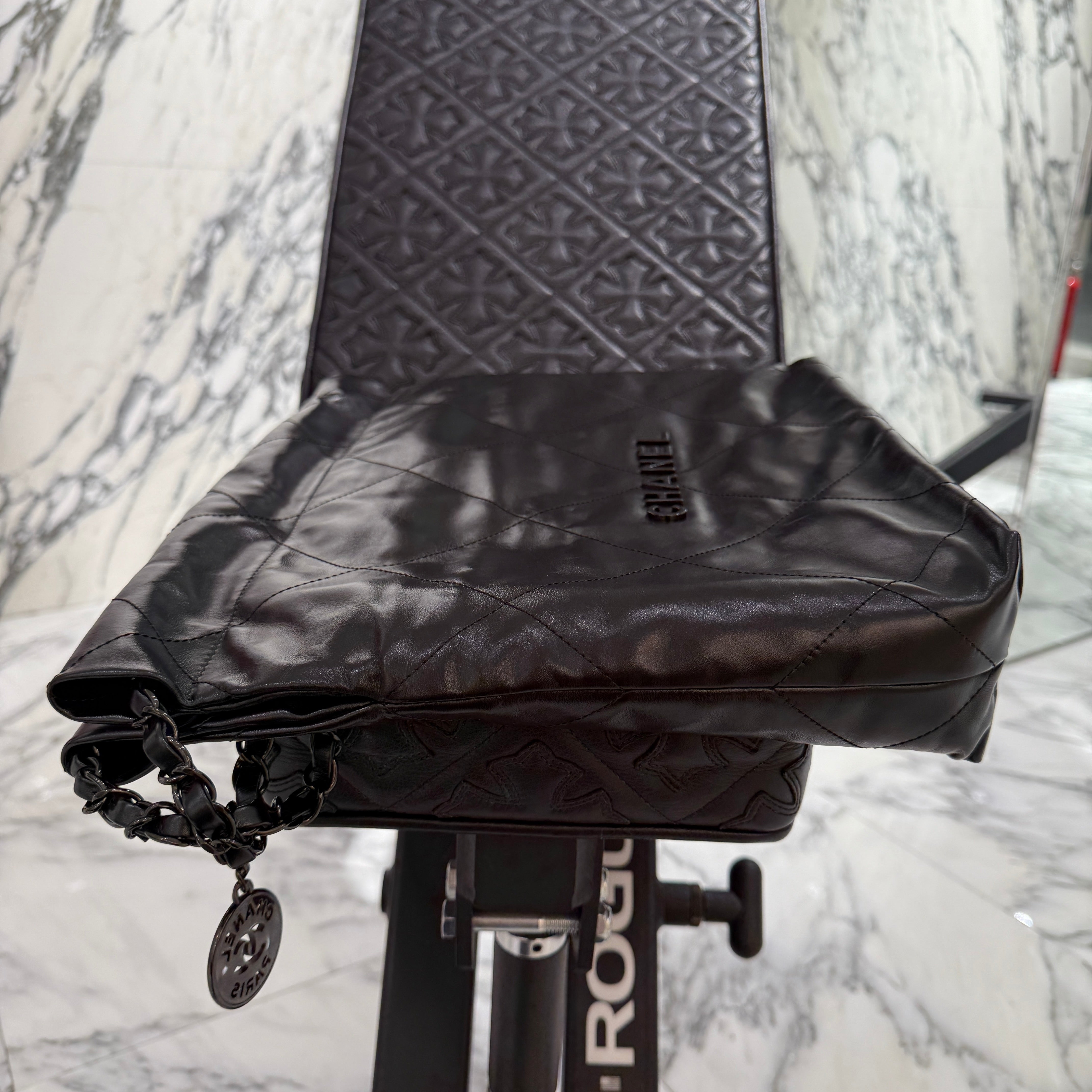 CHANEL 22 Small Shiny Calf Leather Chain Shoulder Bag シャネル 22 スモール シャイニーカーフスキン チェーン ショルダーバッグ