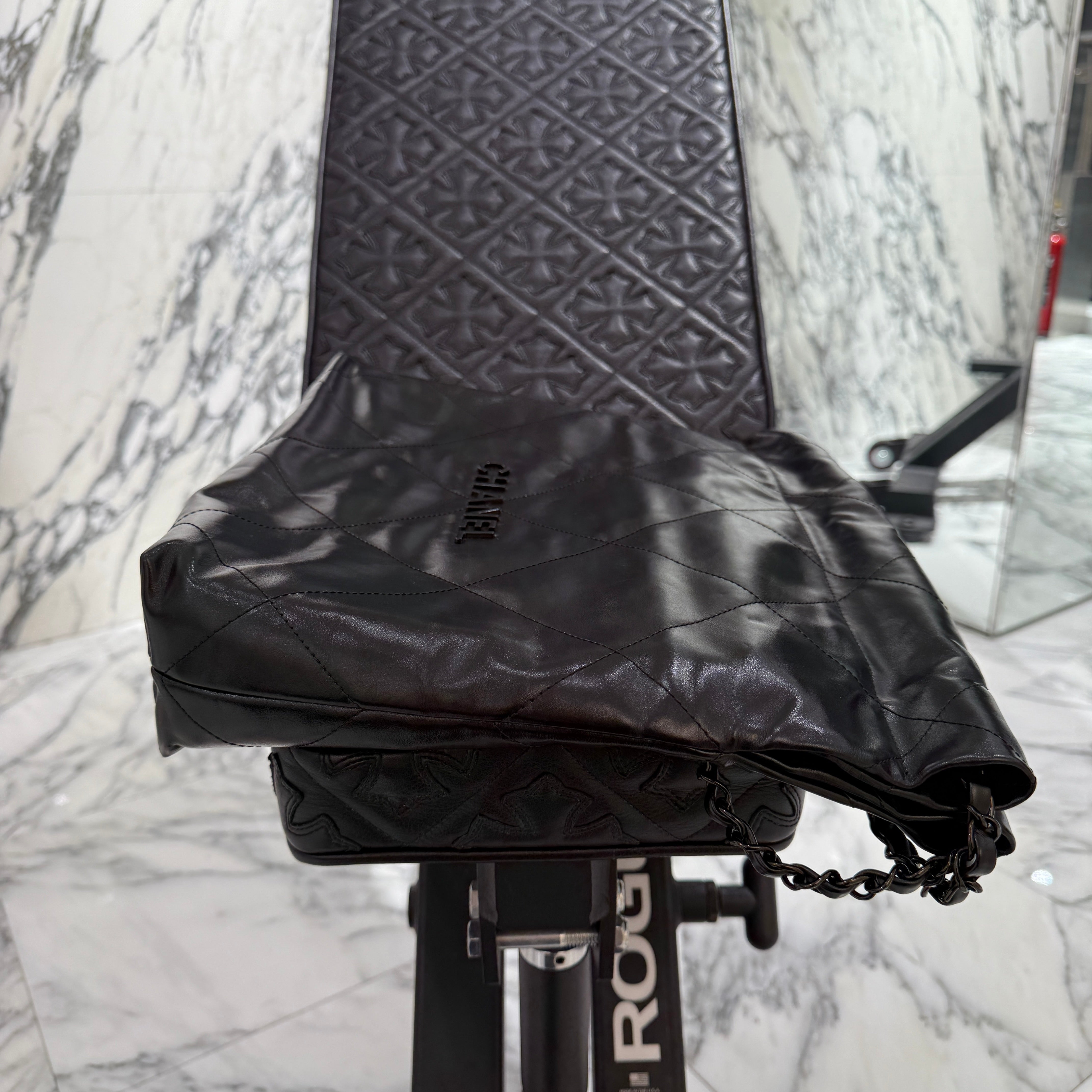 CHANEL 22 Small Shiny Calf Leather Chain Shoulder Bag シャネル 22 スモール シャイニーカーフスキン チェーン ショルダーバッグ