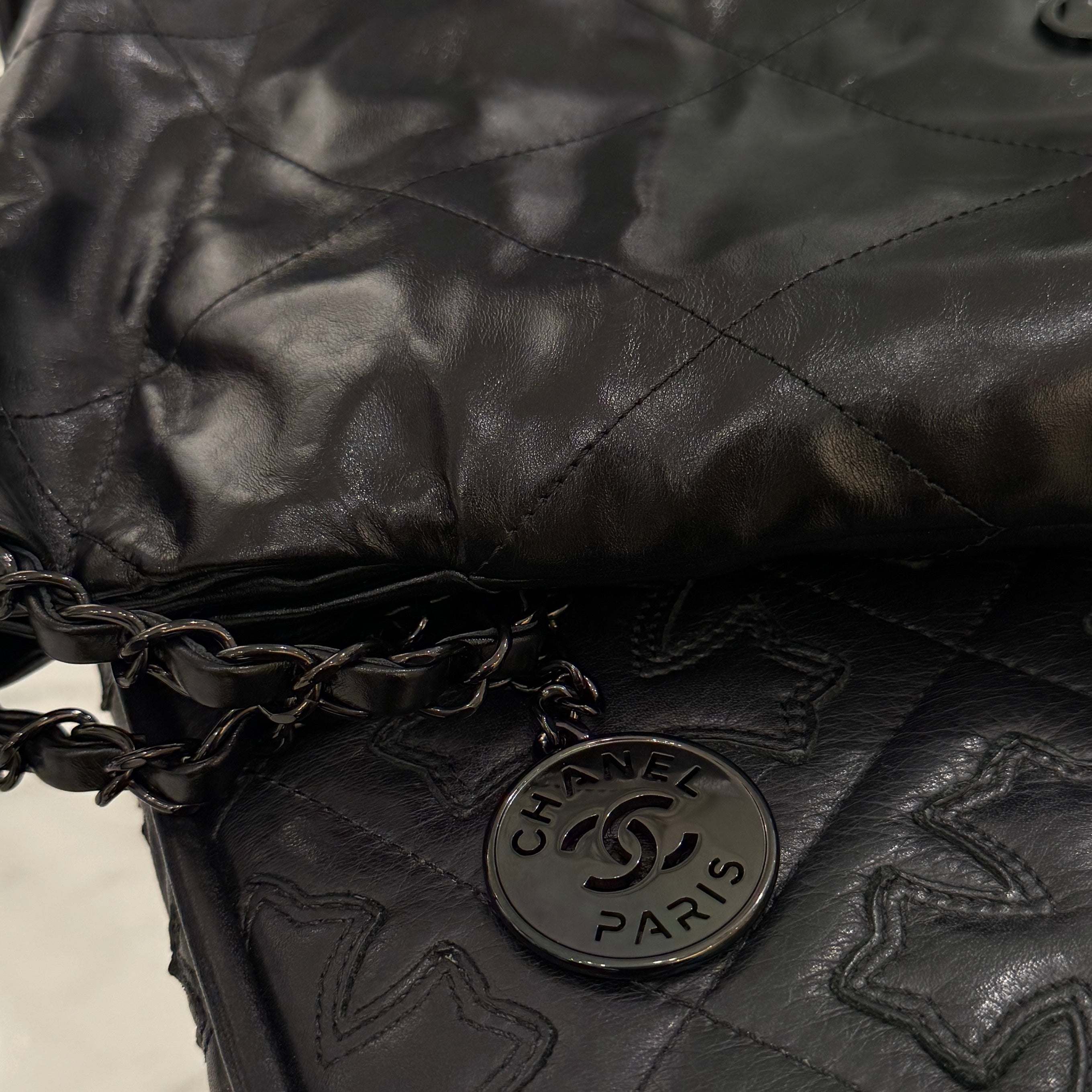 CHANEL 22 Small Shiny Calf Leather Chain Shoulder Bag シャネル 22 スモール シャイニーカーフスキン チェーン ショルダーバッグ