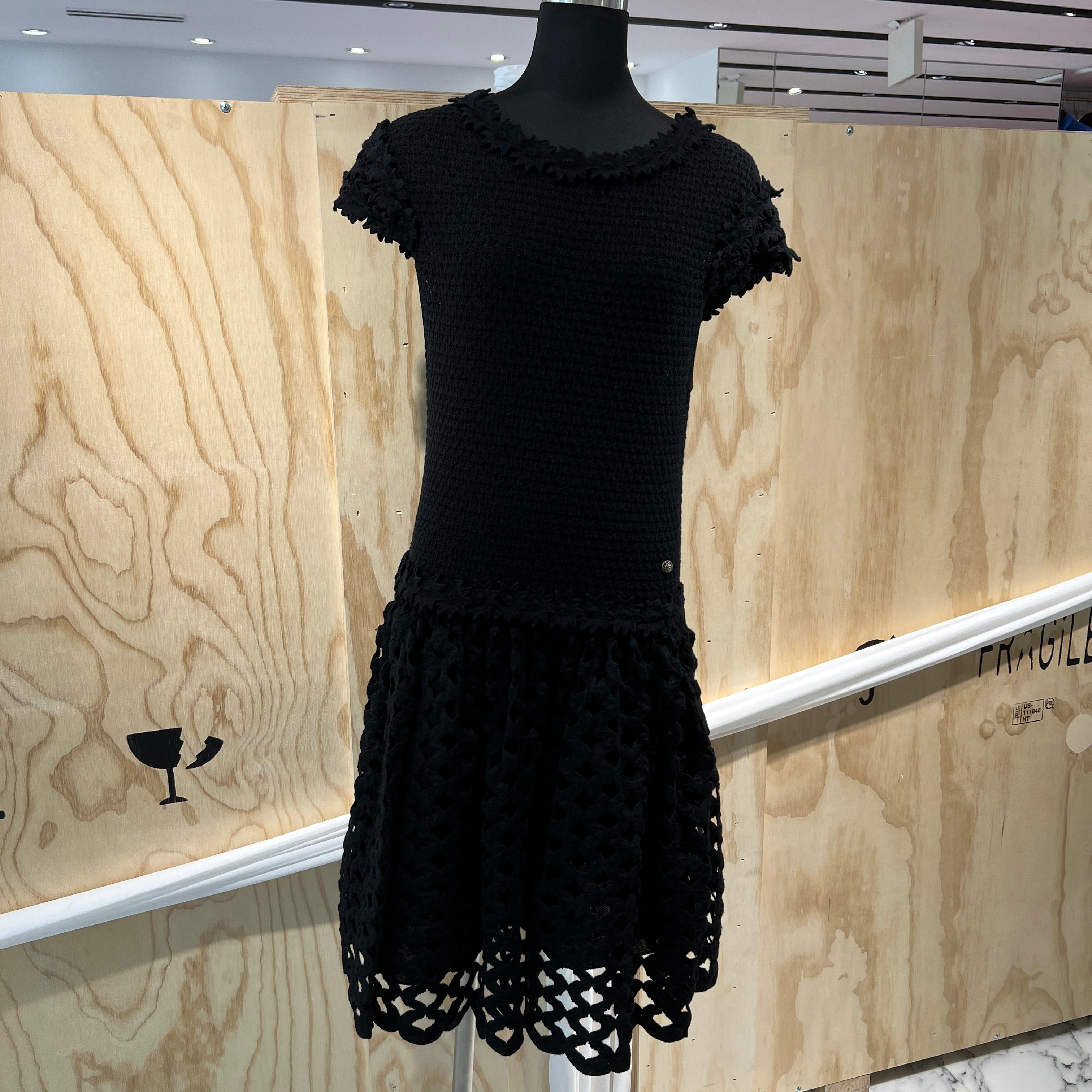 CHANEL Flower Applique Mesh Flare Dress P57019K07453 Size 42 シャネル フラワーアップリケ装飾 メッシュ フレアワンピース サイズ42